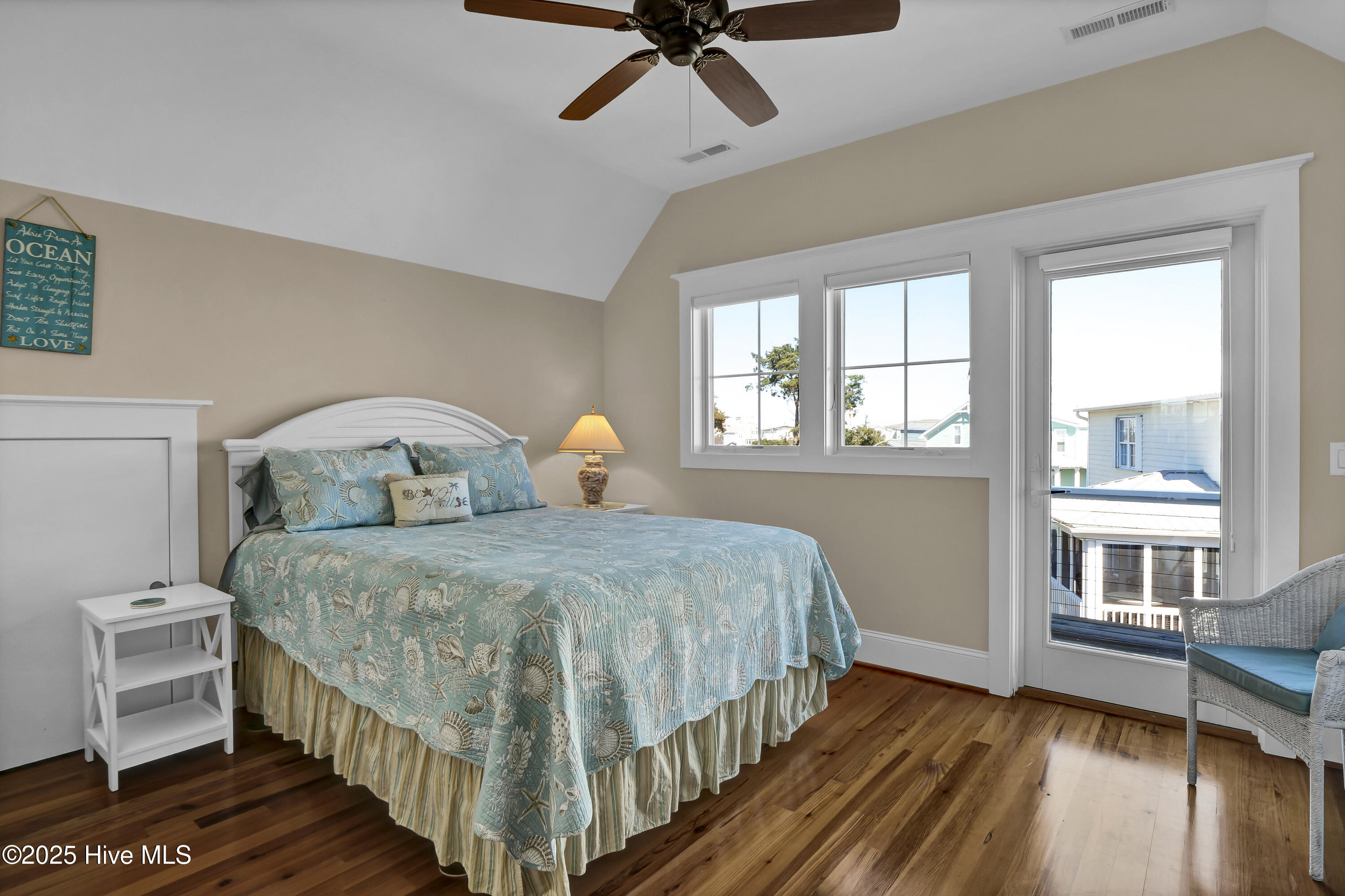 100553290 | Photo 24