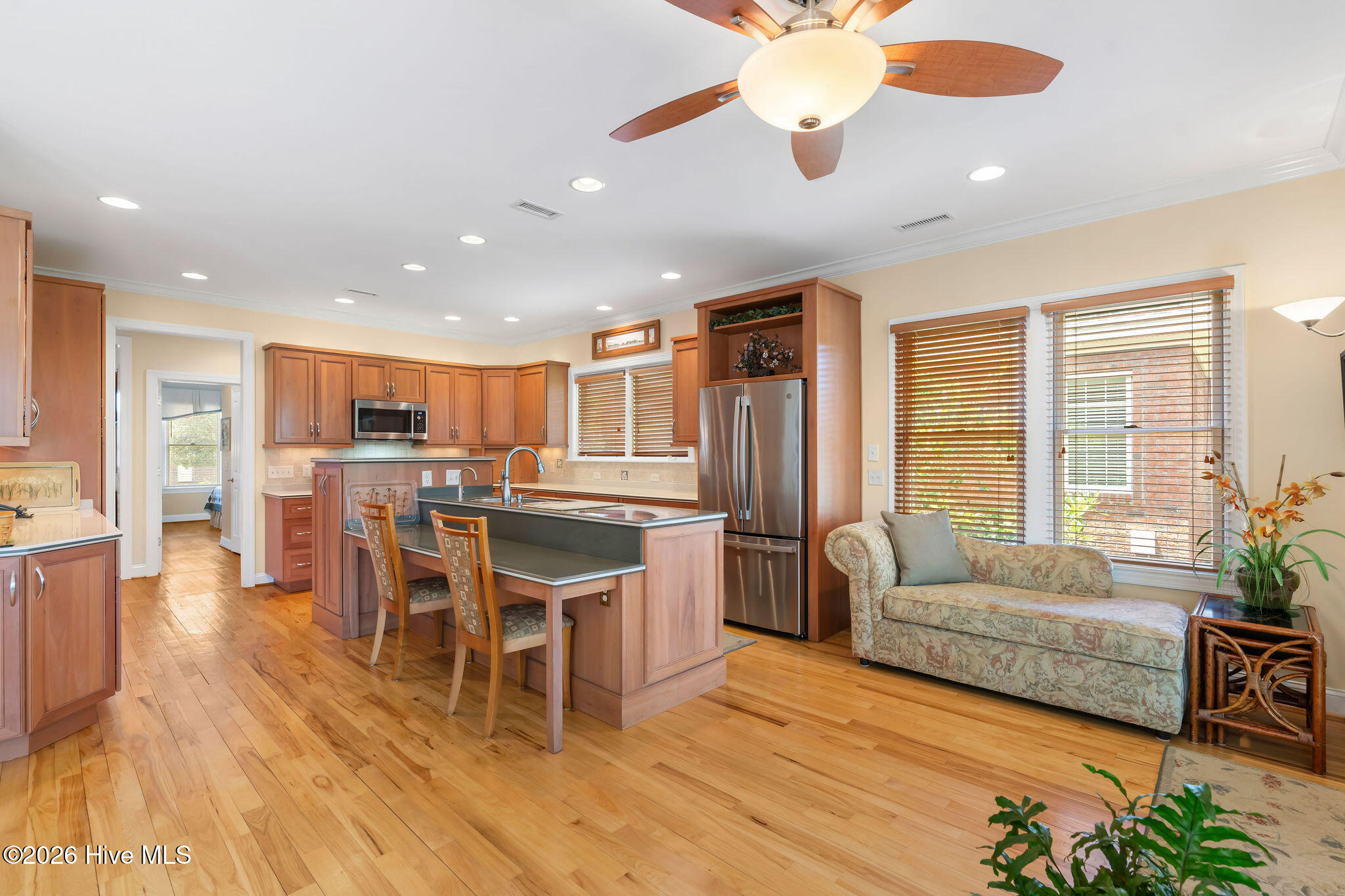 100548545 | Photo 24