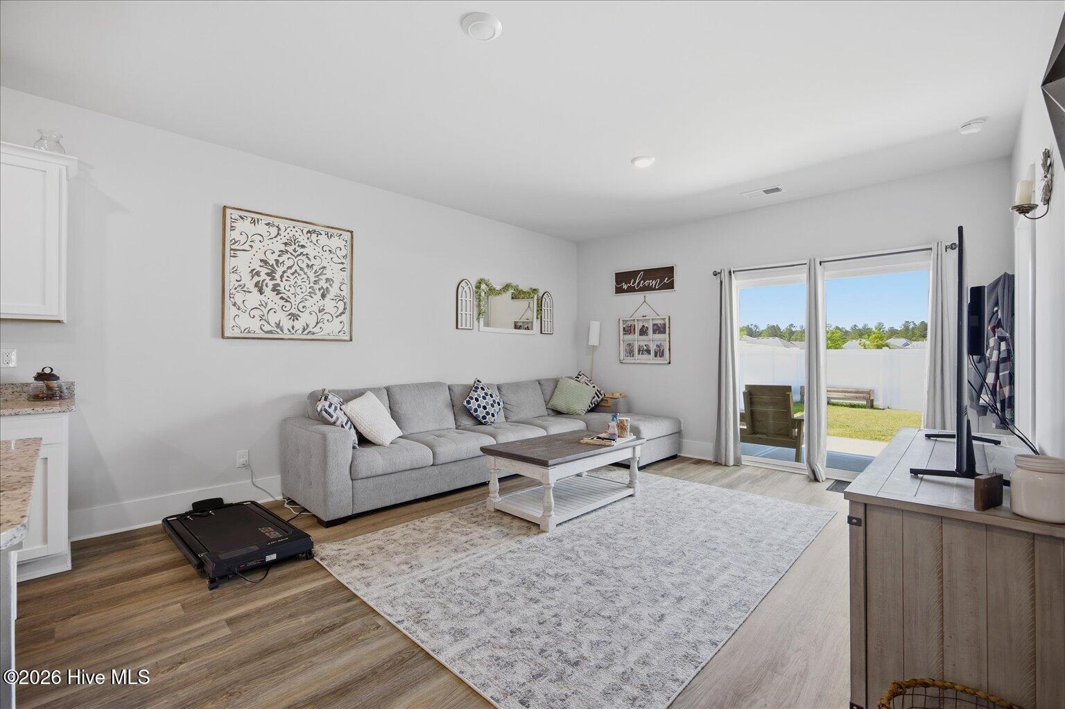 100568001 | Photo 27