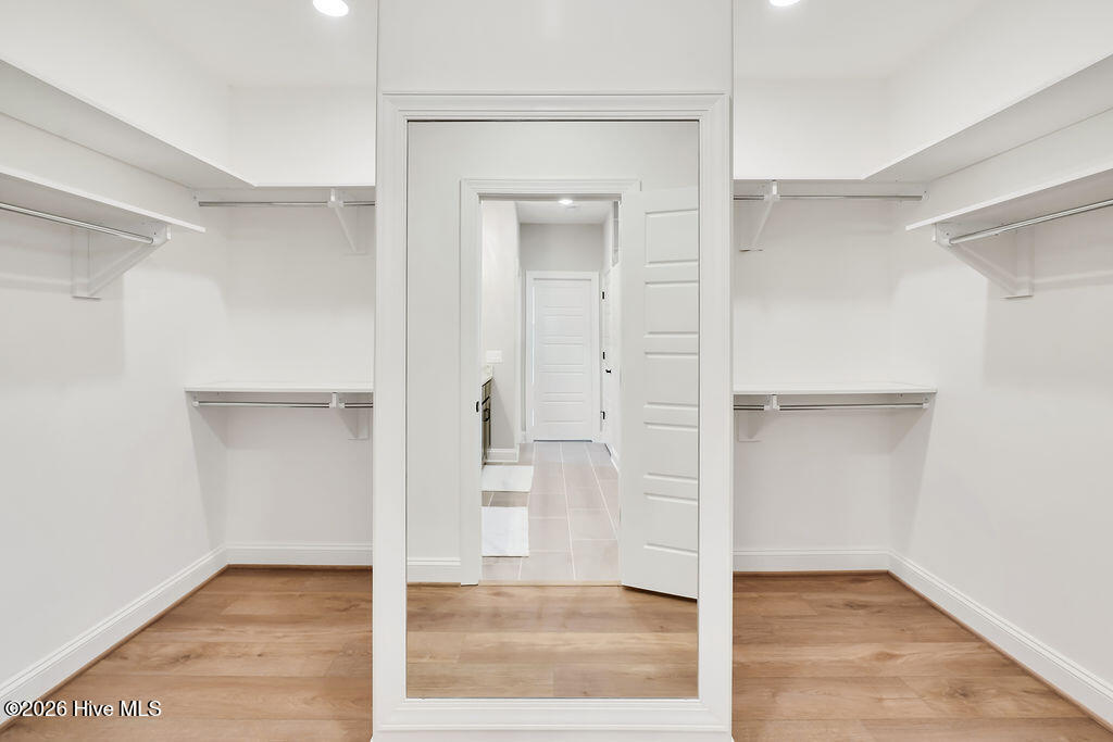 100517231 | Photo 28