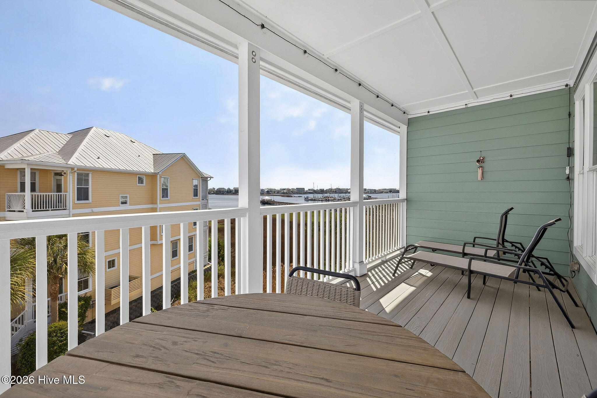 100562225 | Photo 40