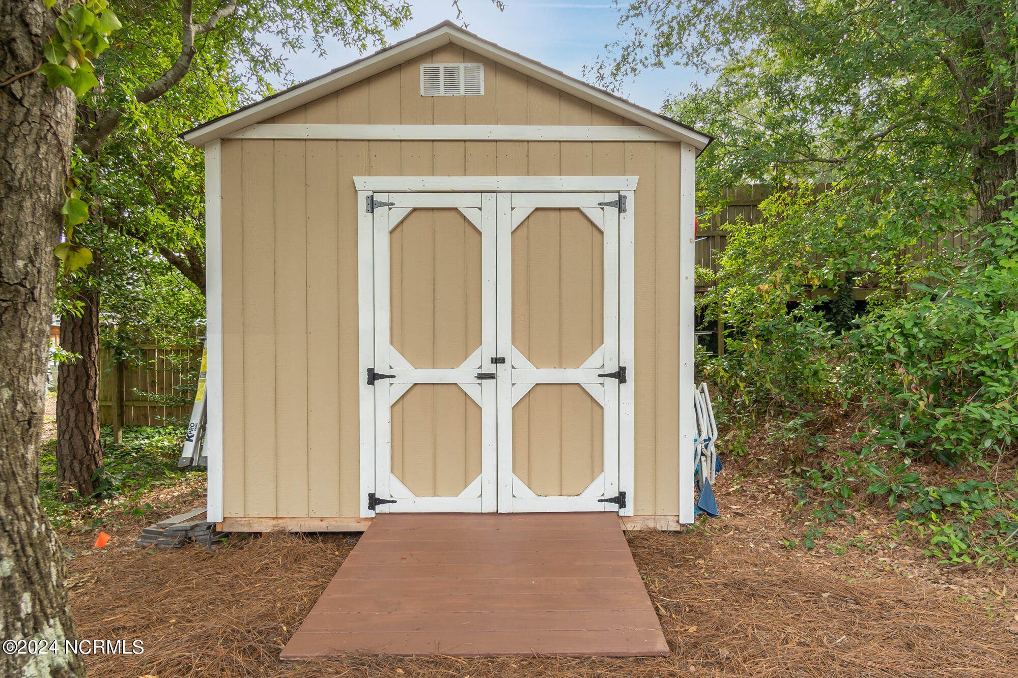 100570435 | Photo 19