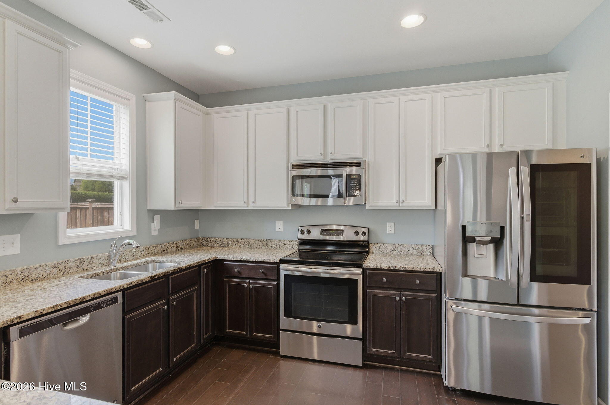 100565105 | Photo 12