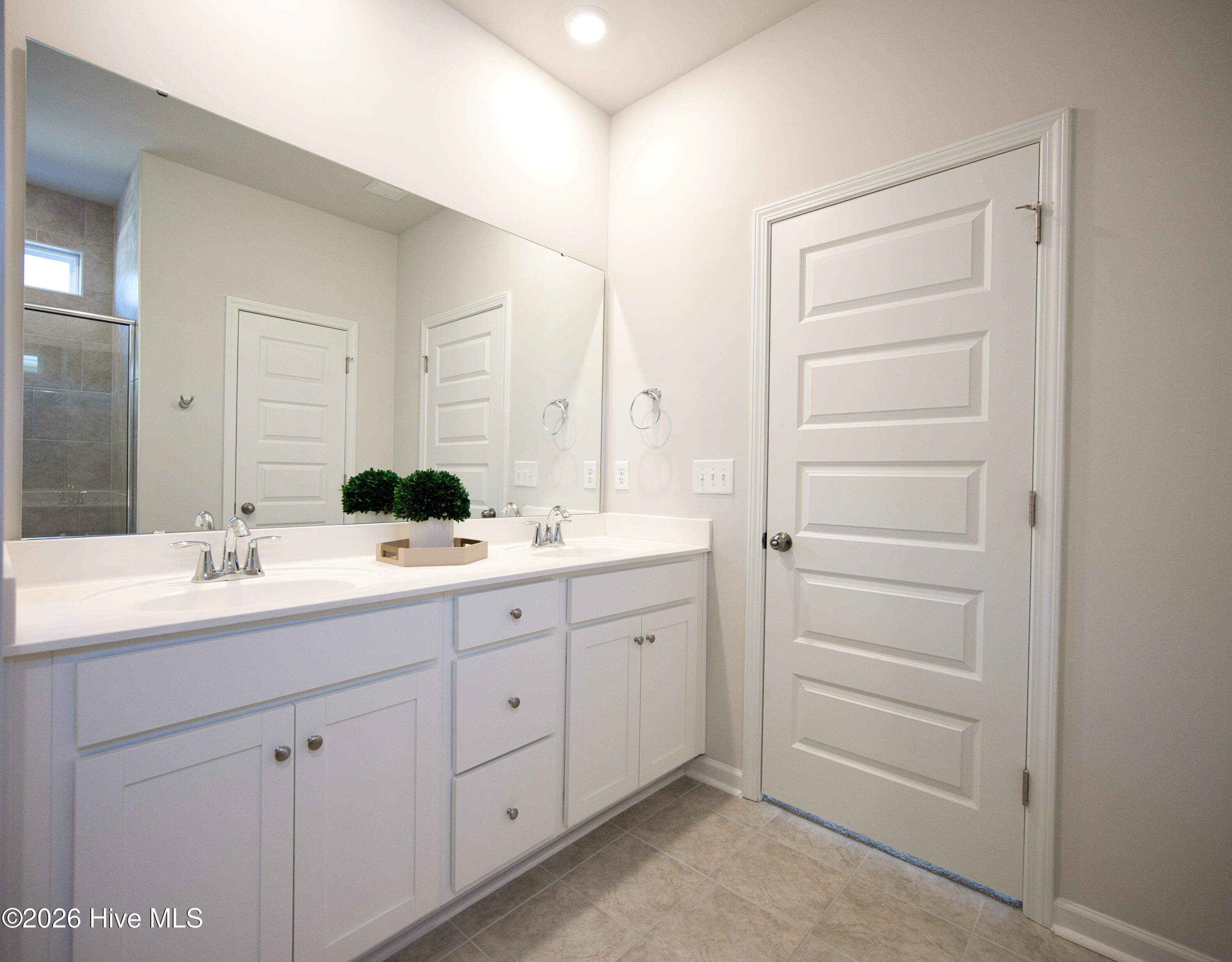 100559386 | Photo 32