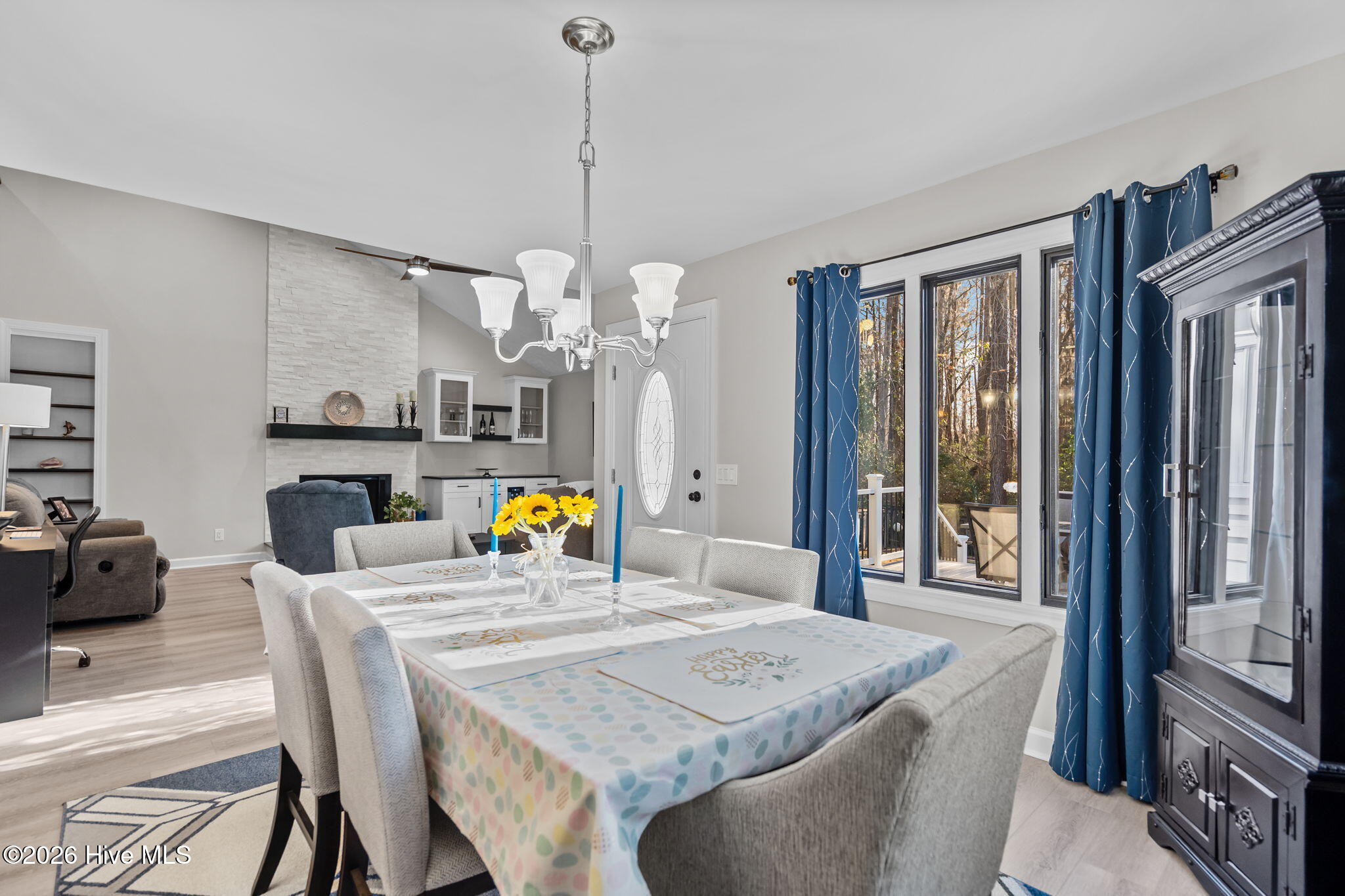 100557388 | Photo 17