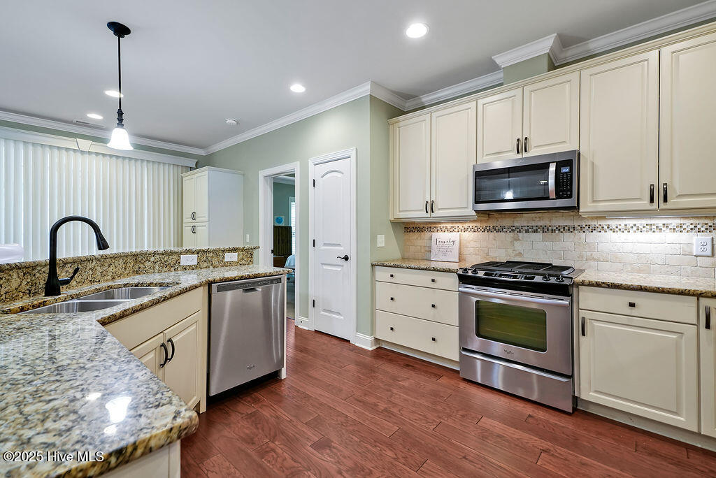 100527649 | Photo 13