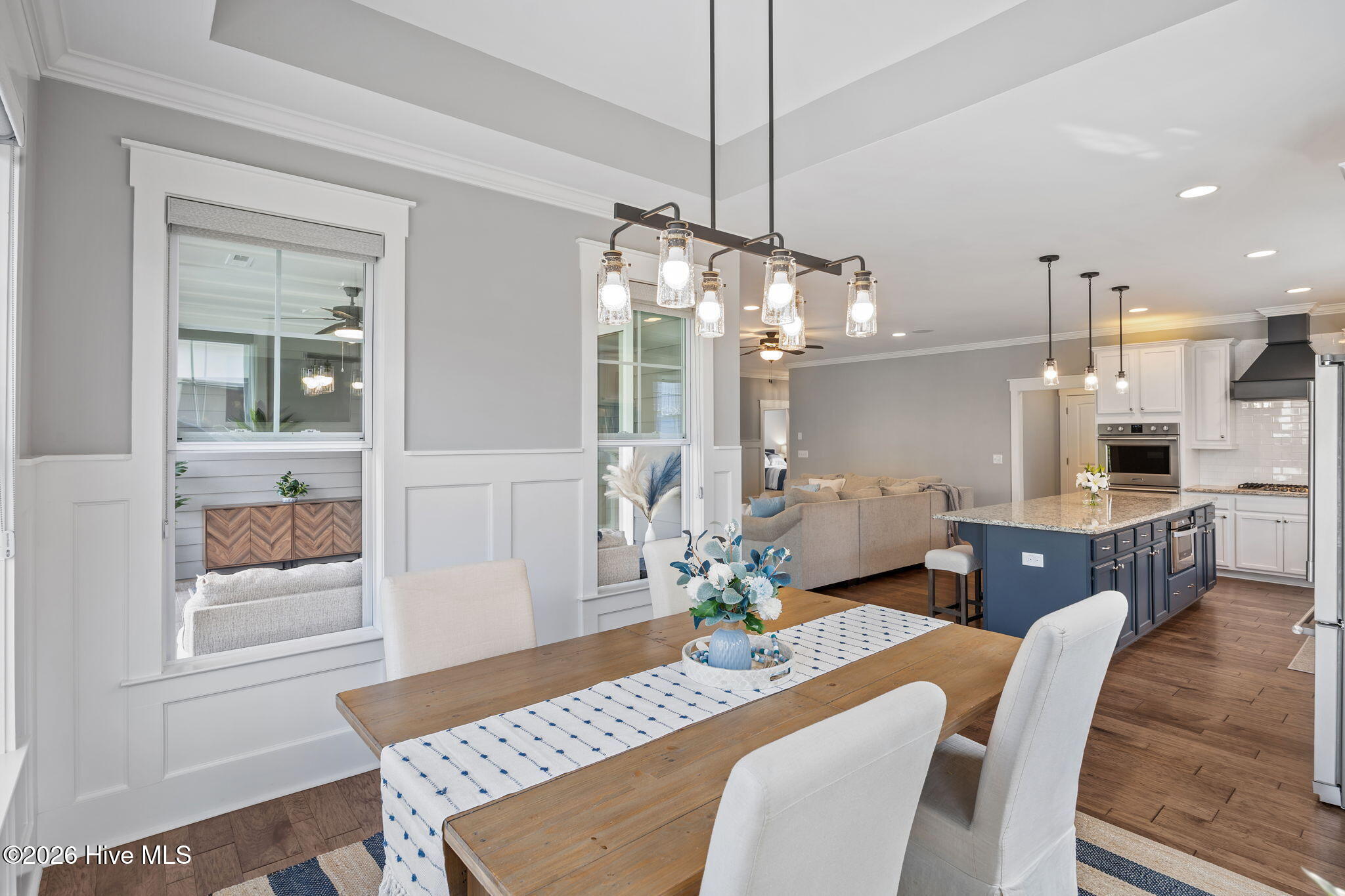 100563042 | Photo 16