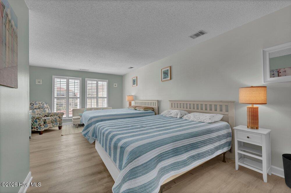 100569395 | Photo 16