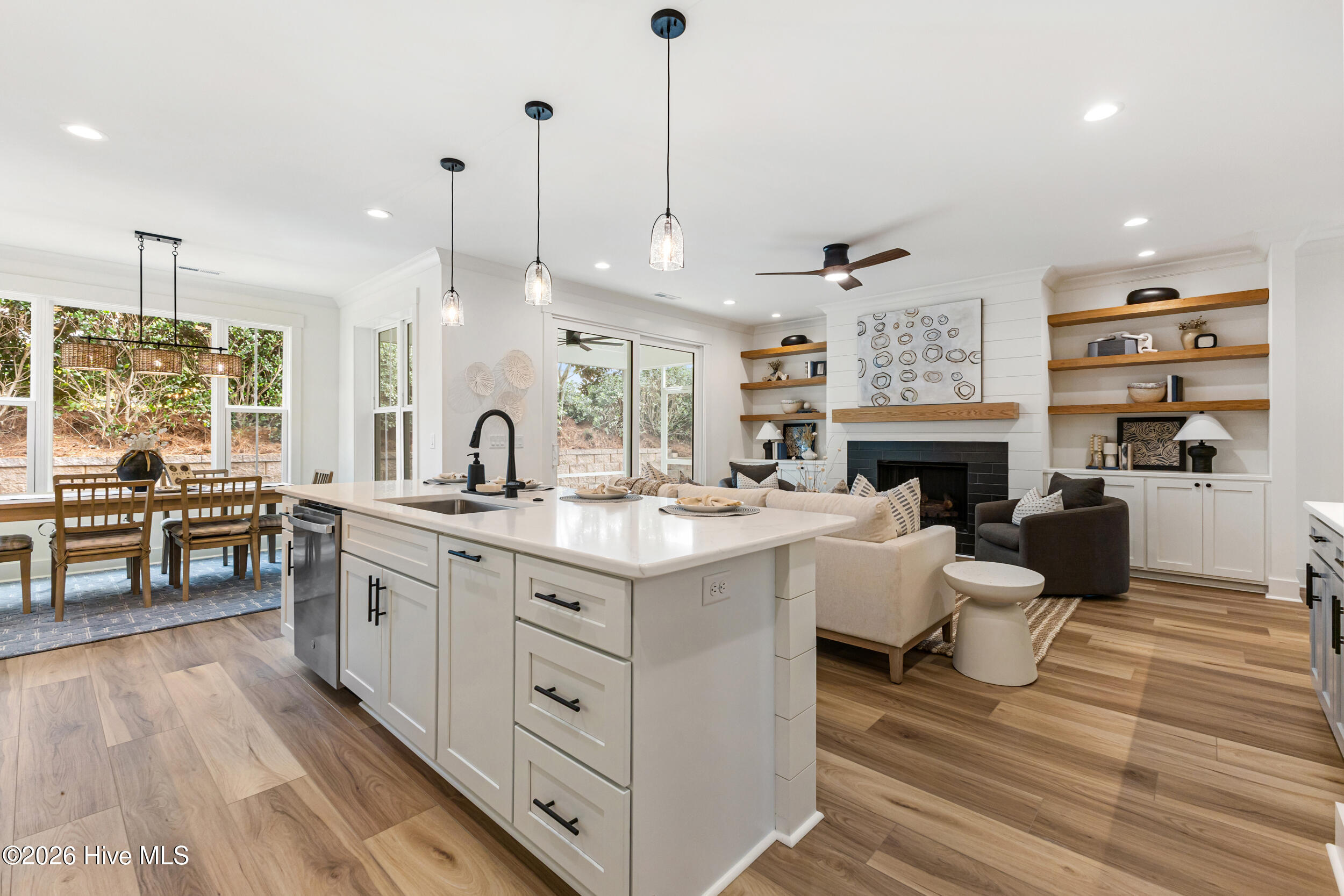 100561477 | Photo 21