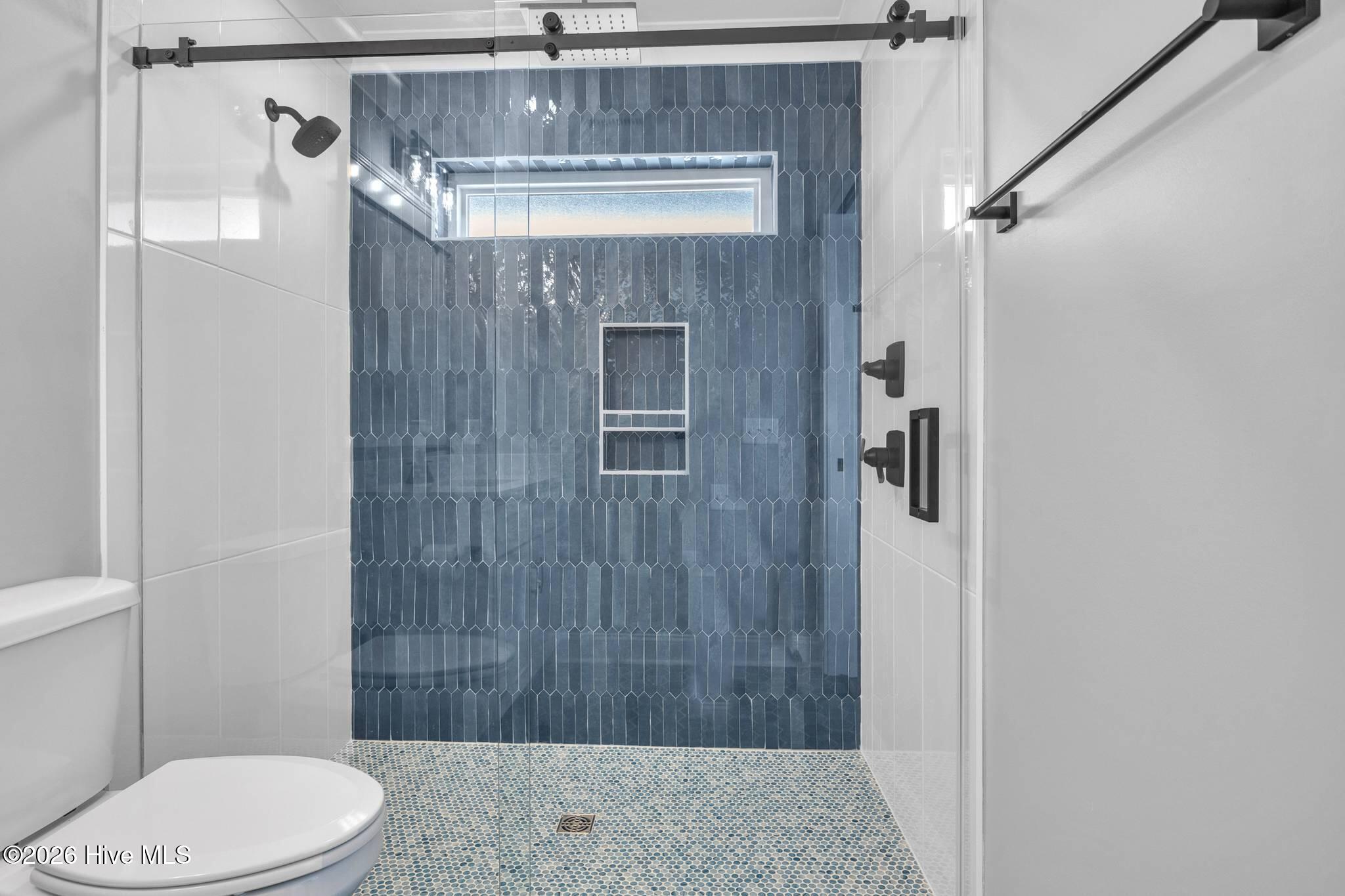 100558345 | Photo 48