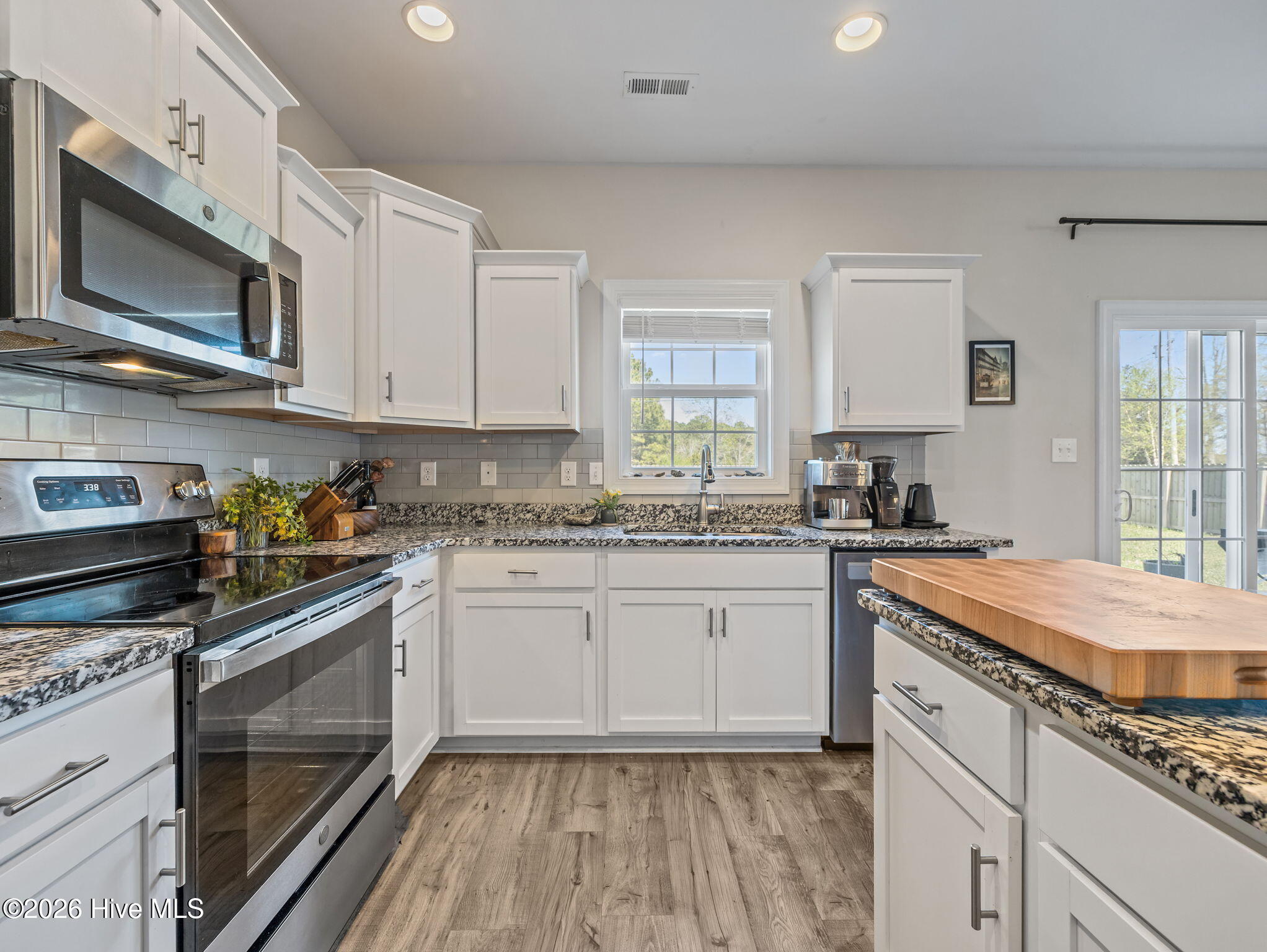 100564865 | Photo 20