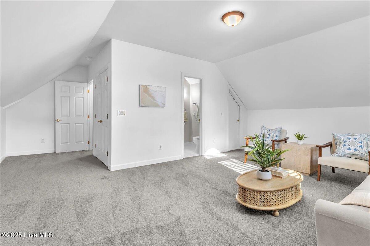 100545058 | Photo 46