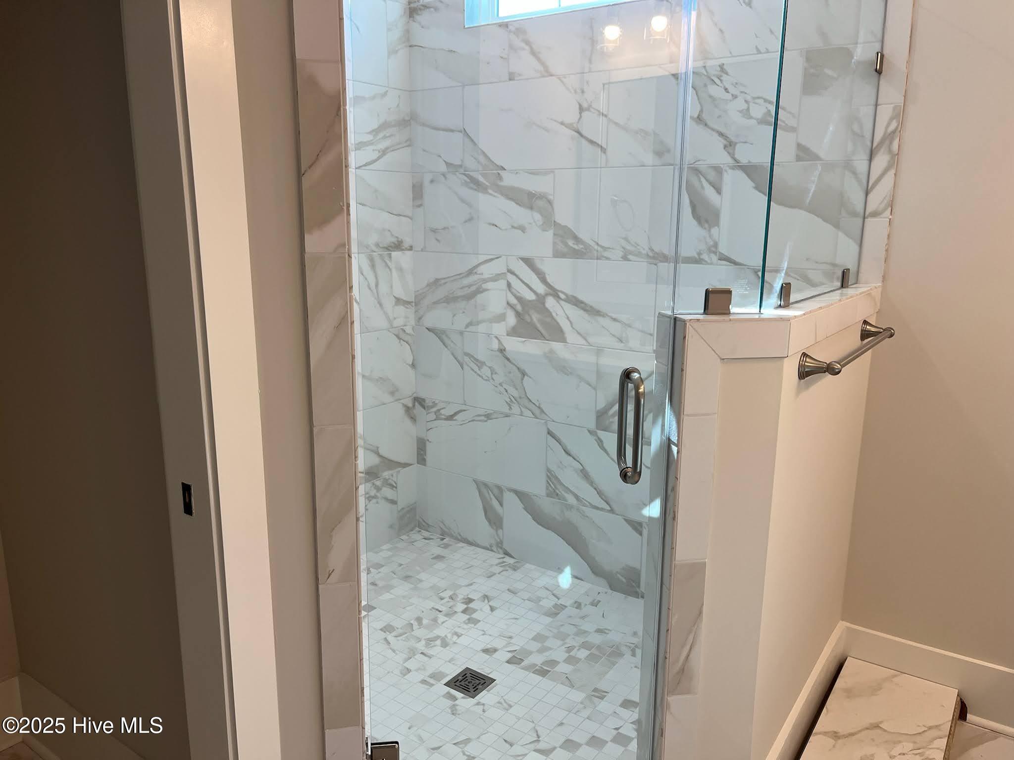 100510307 | Photo 13