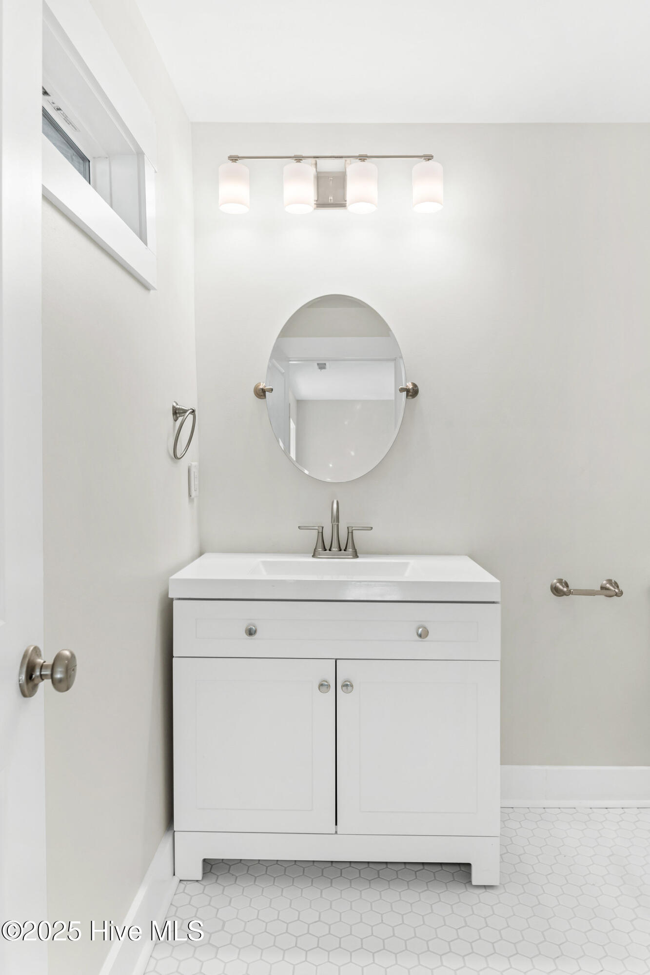 100536748 | Photo 19