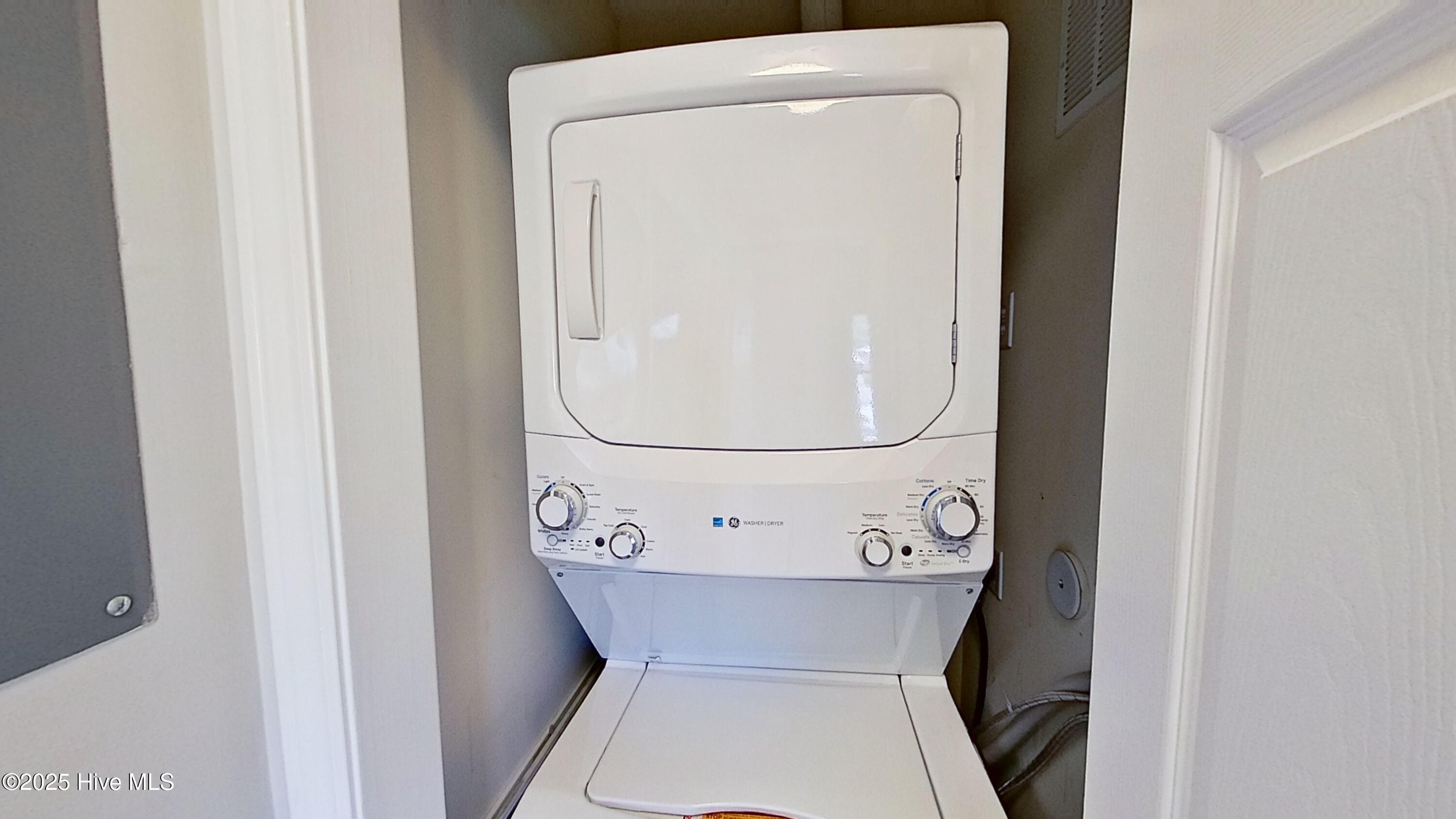 100545457 | Photo 12