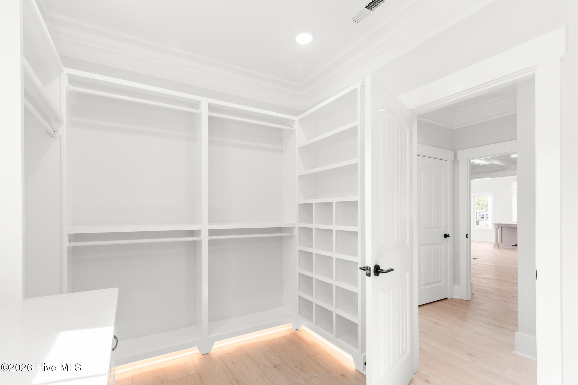 100516675 | Photo 40