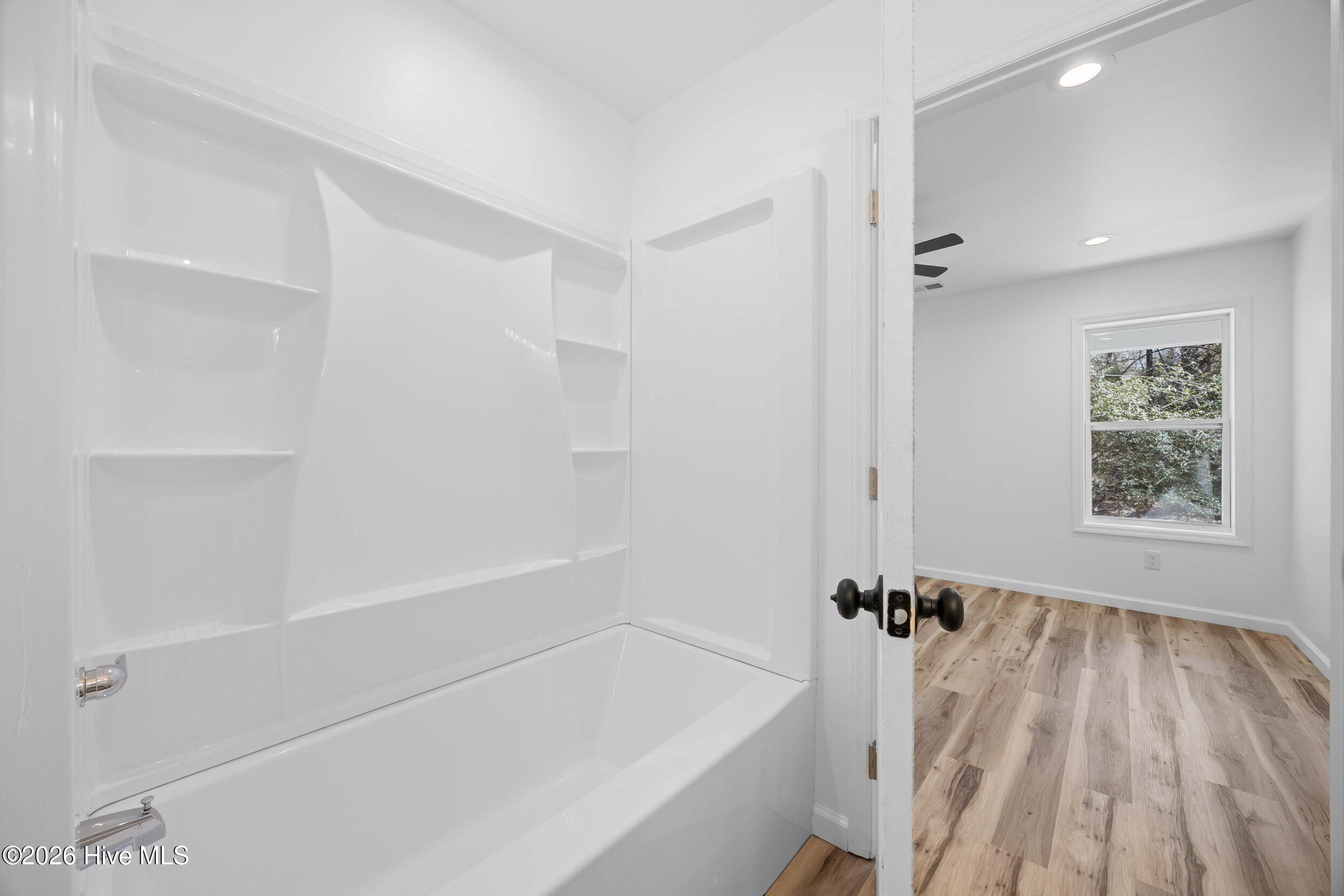 100561375 | Photo 25