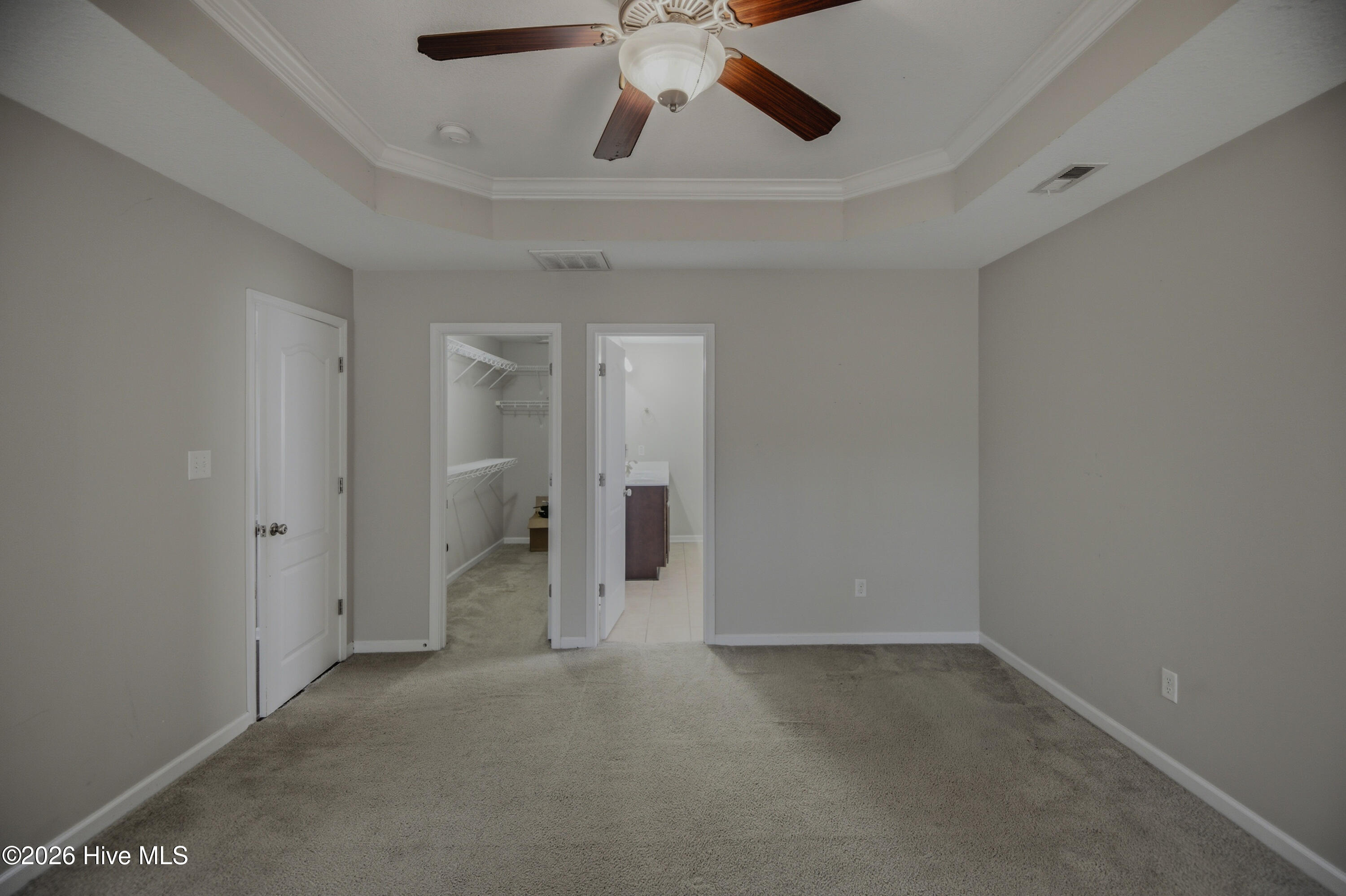 100568409 | Photo 18