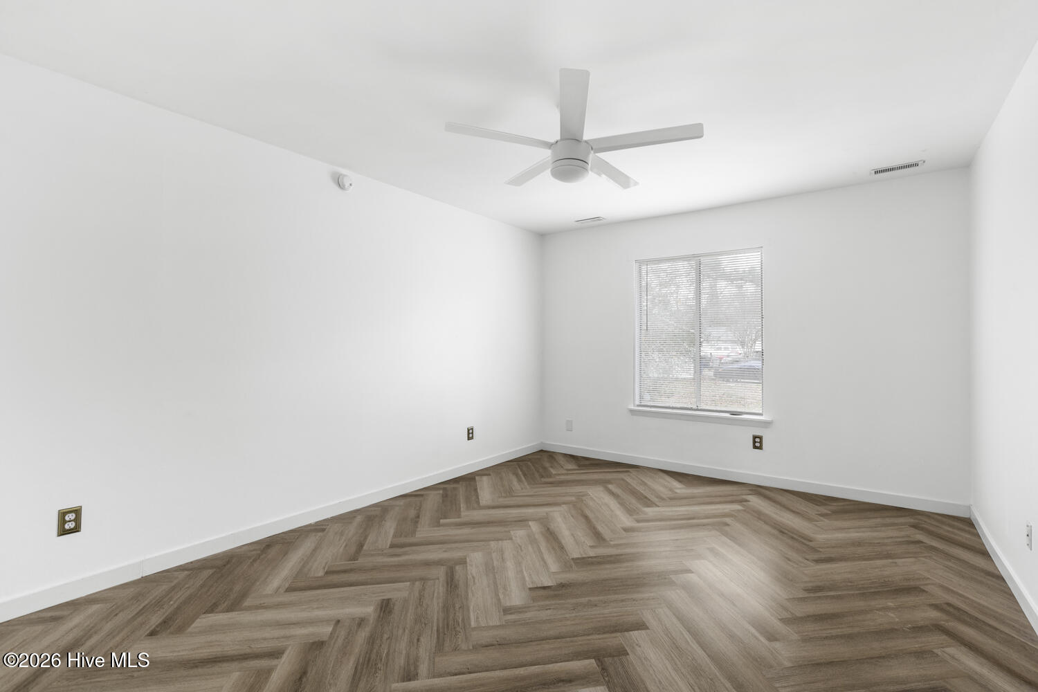 100547557 | Photo 11