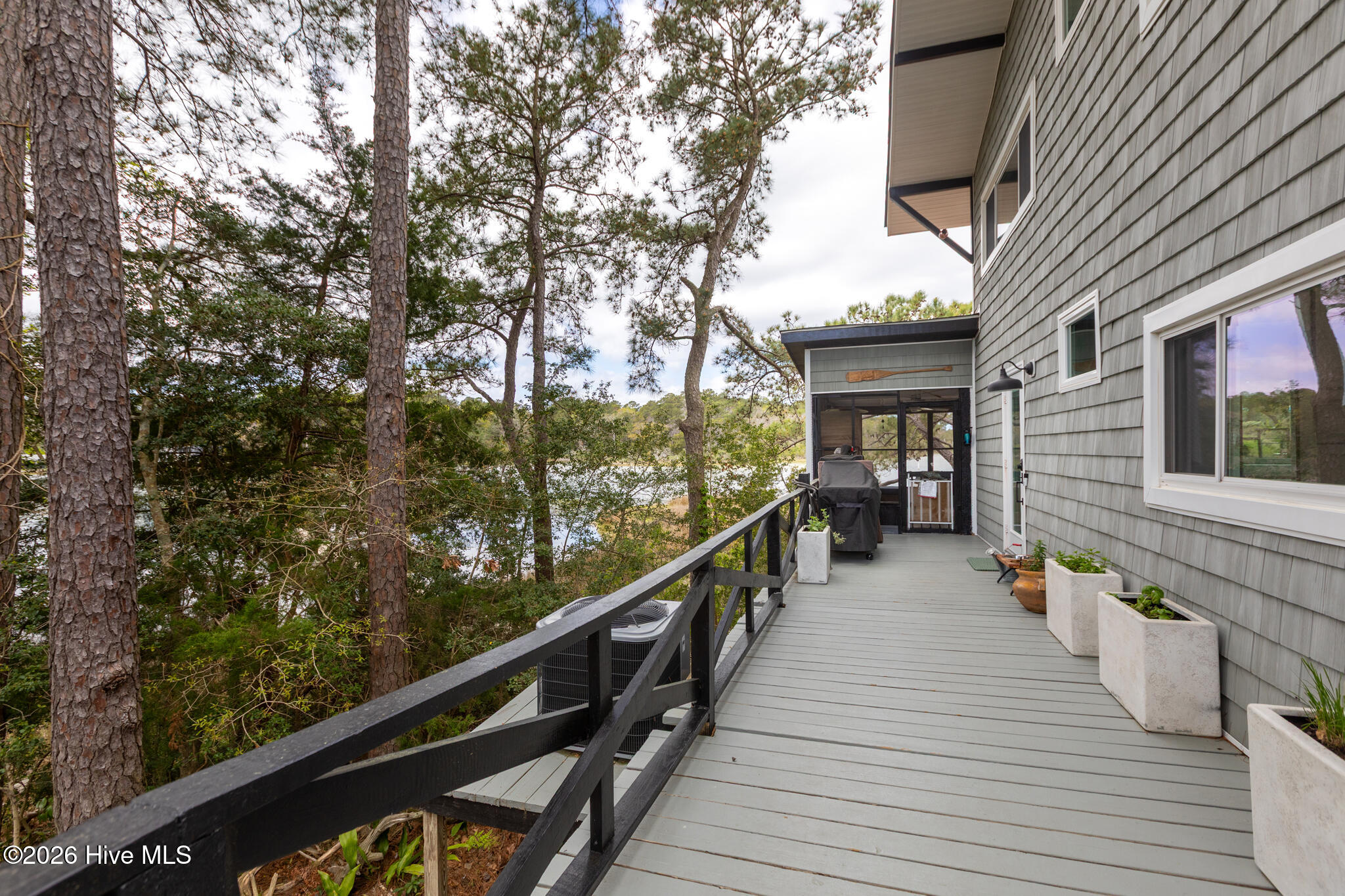 100565718 | Photo 38