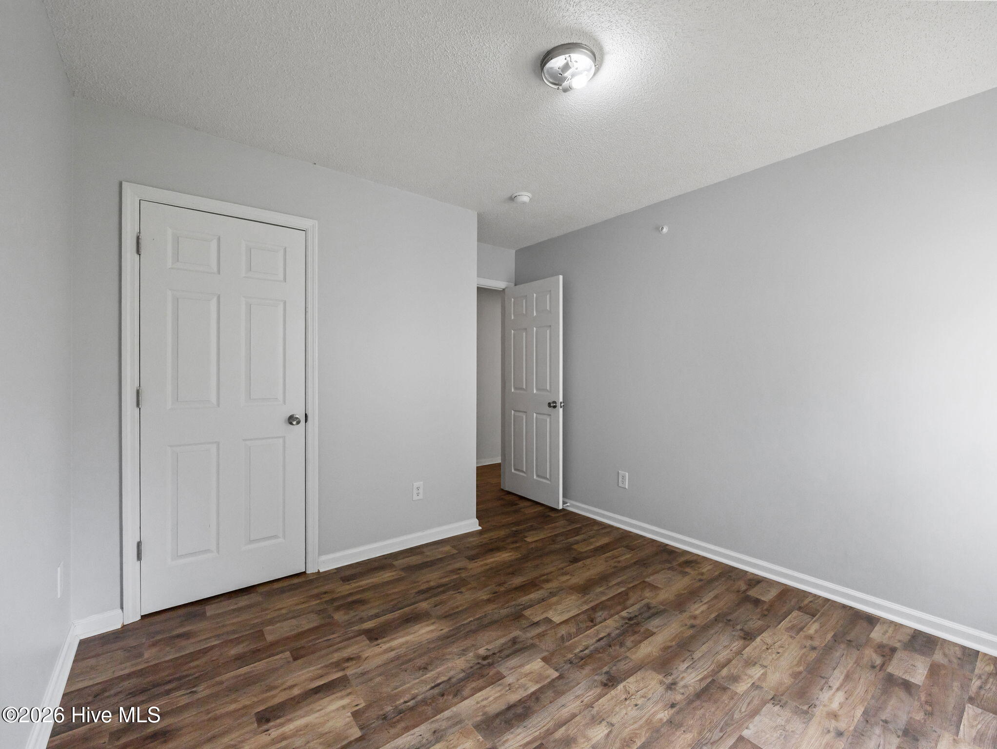 100565489 | Photo 24