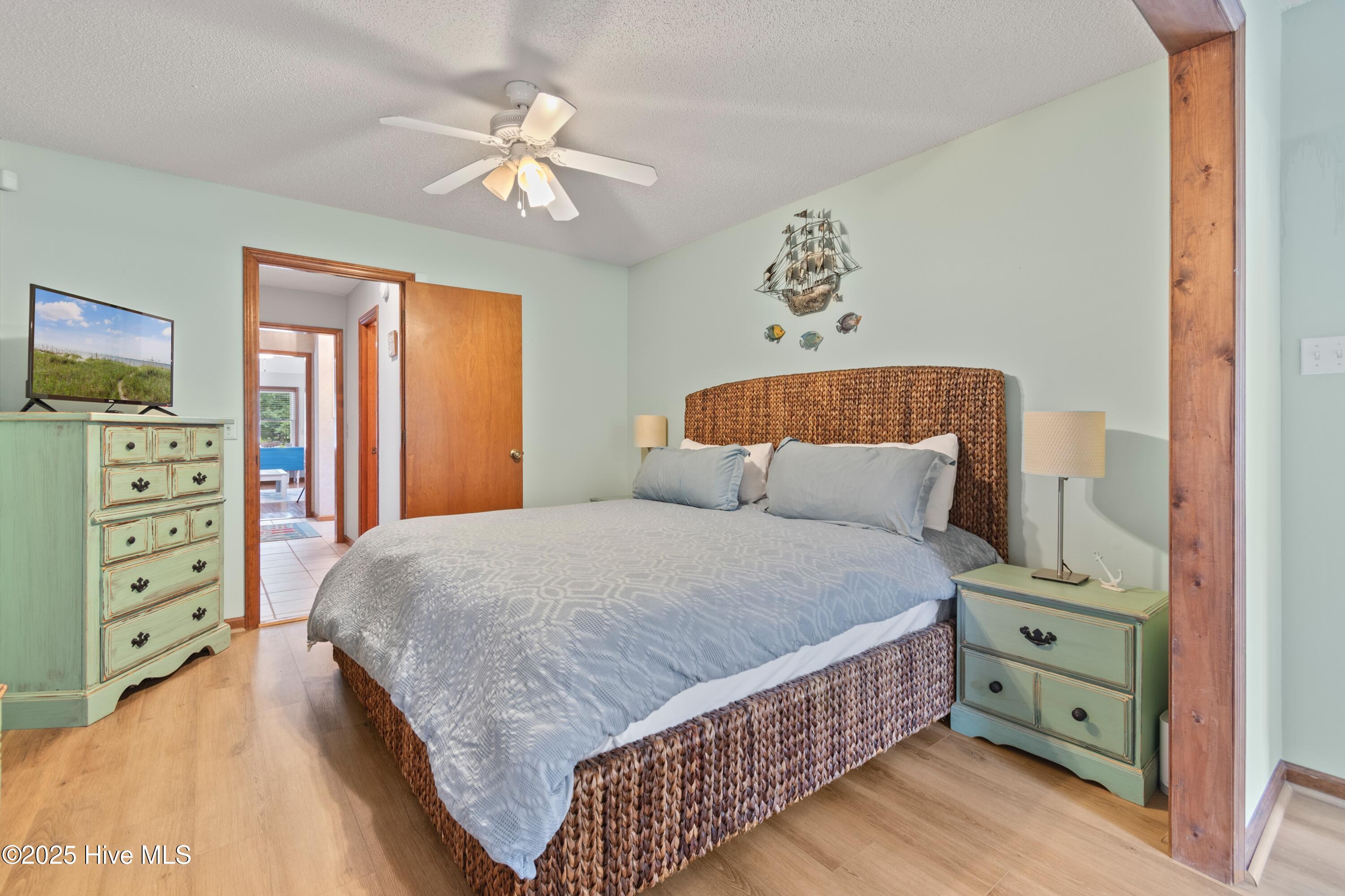 100530130 | Photo 24