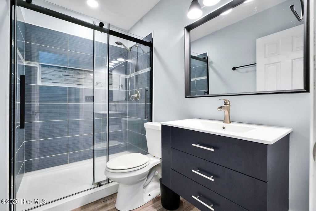 100560710 | Photo 23