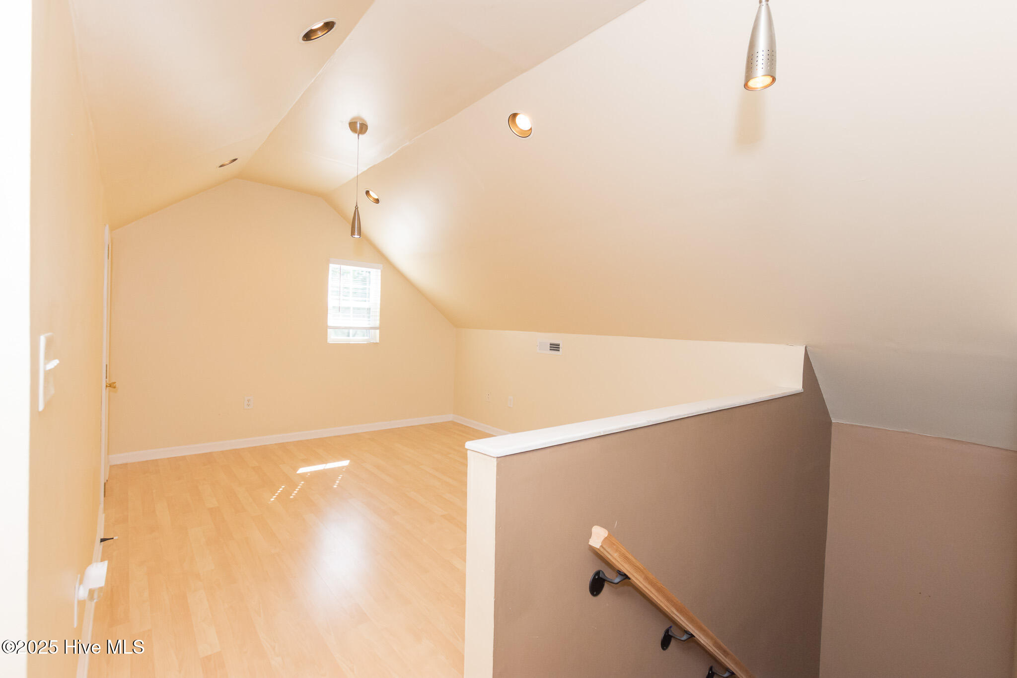 100522001 | Photo 53