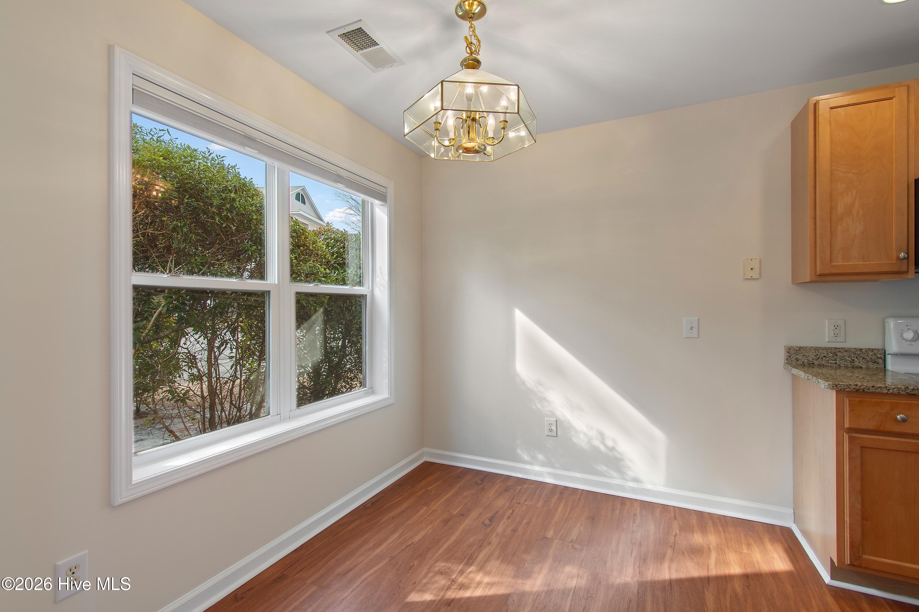 100550603 | Photo 18