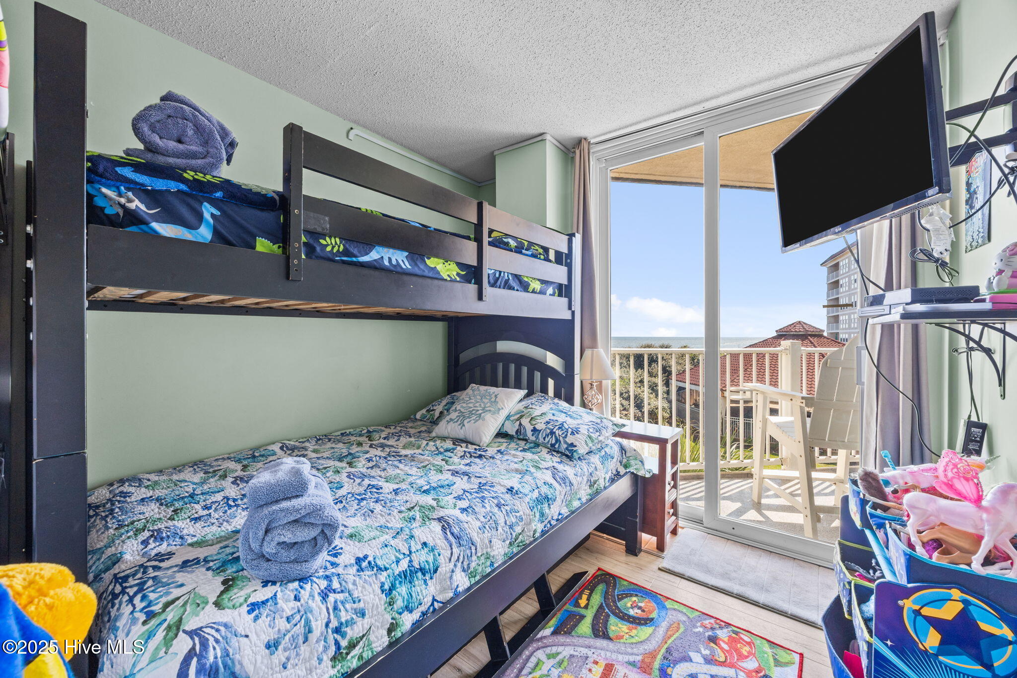 100528908 | Photo 25