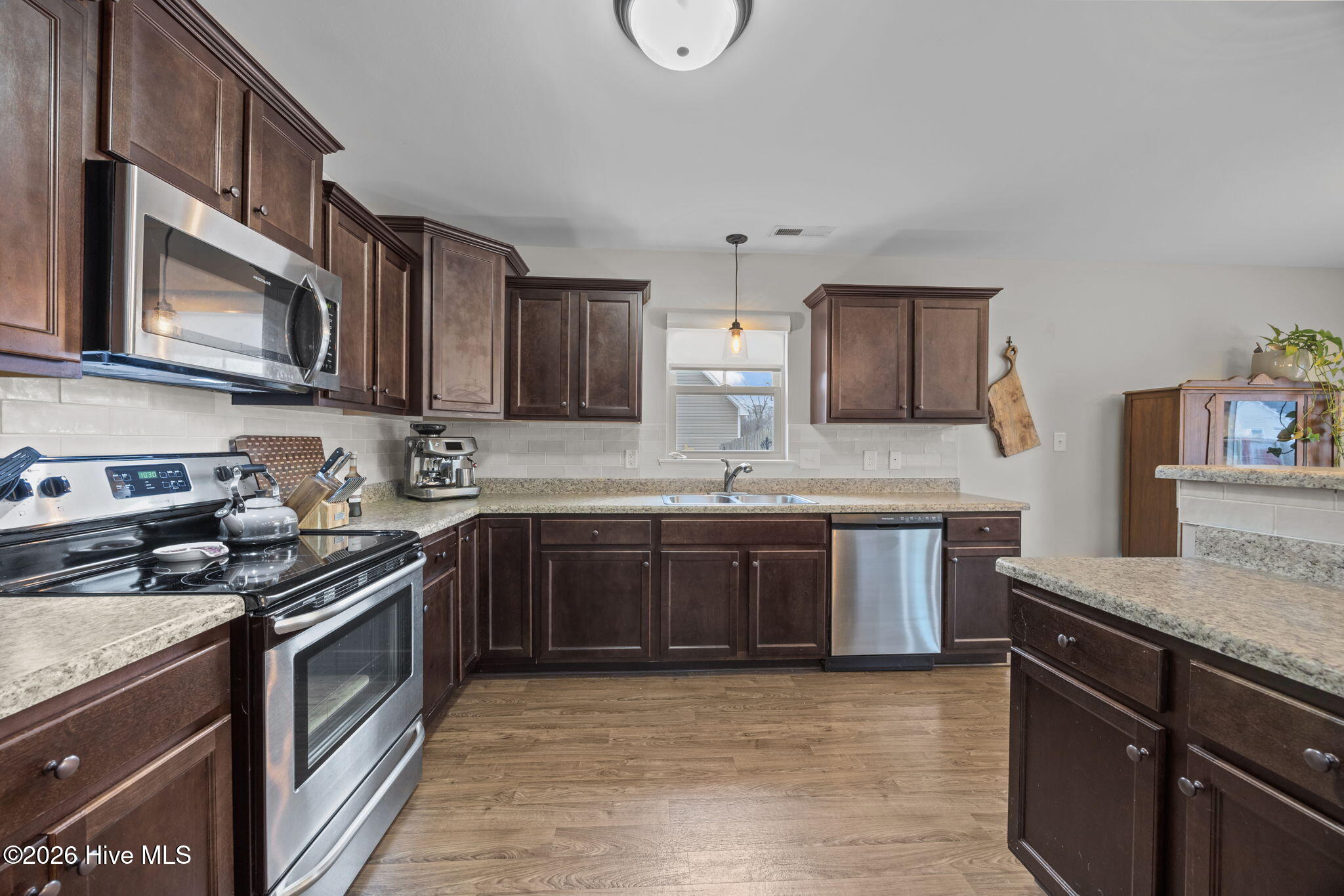 100557162 | Photo 17