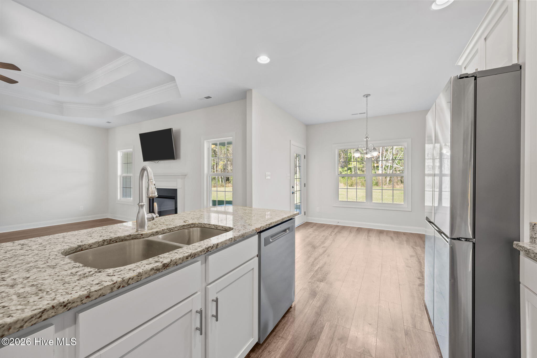 100561720 | Photo 14