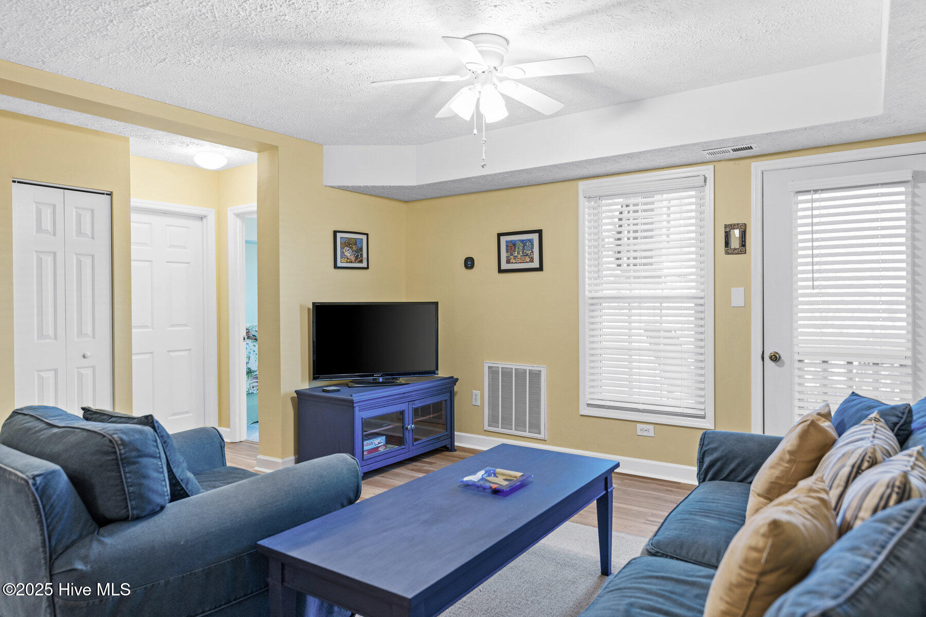 100557763 | Photo 11