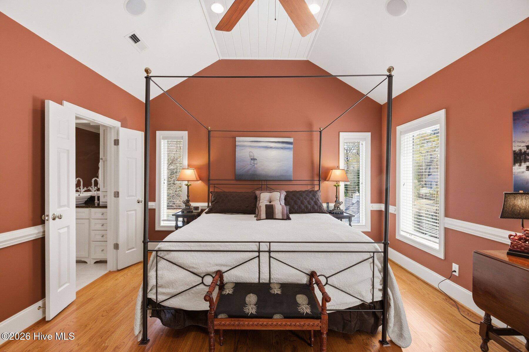 100562414 | Photo 34