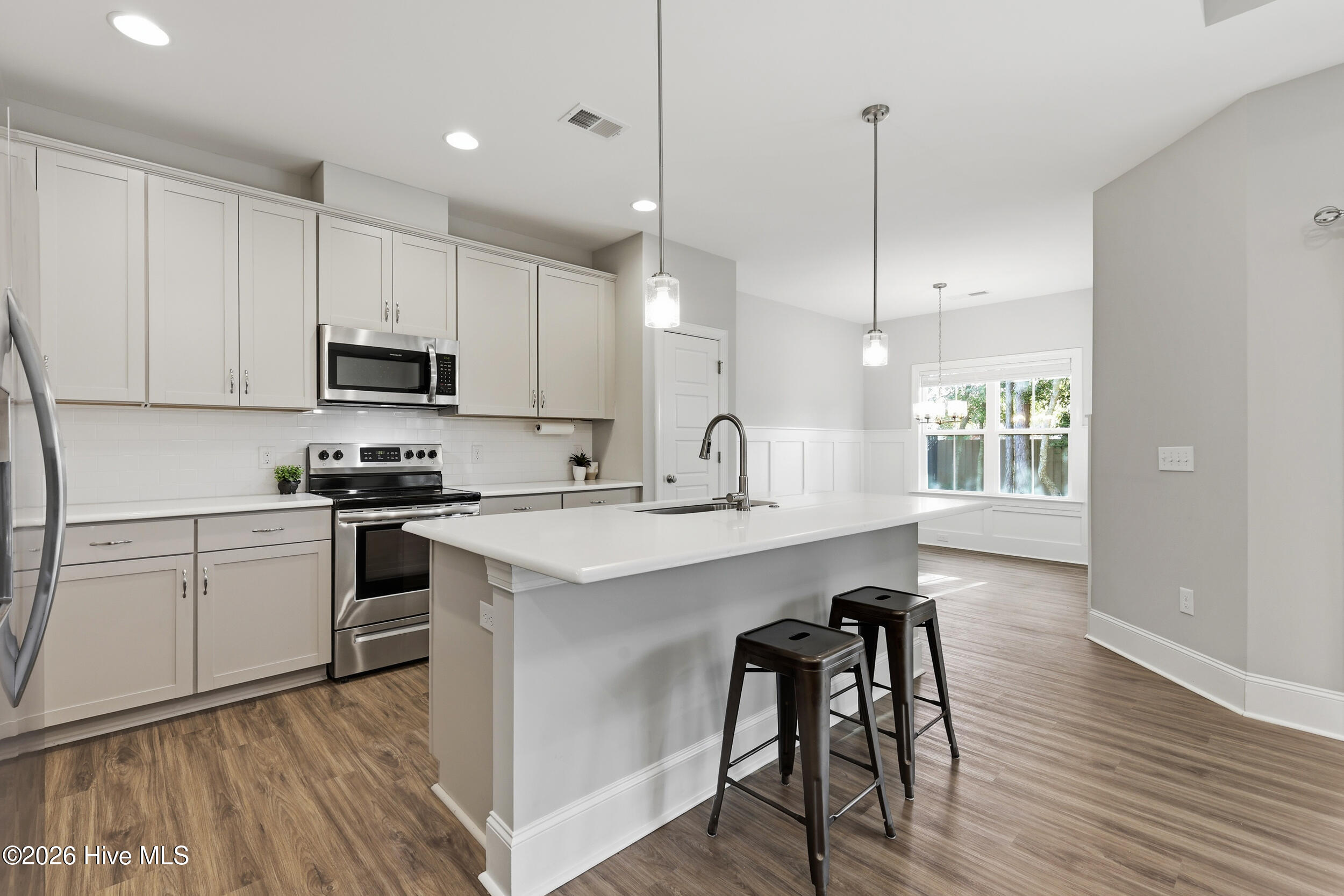 100557443 | Photo 13