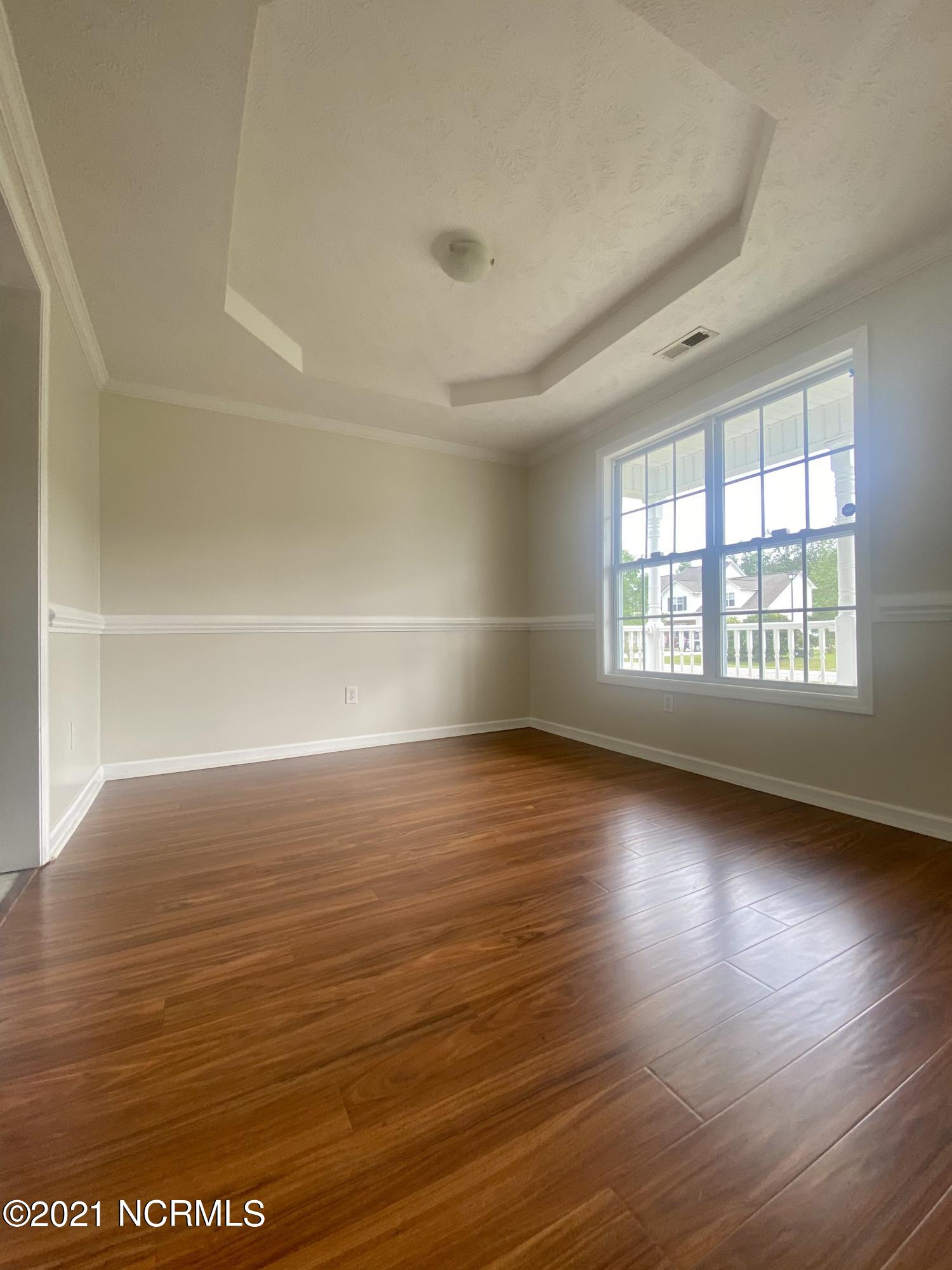 100545799 | Photo 25