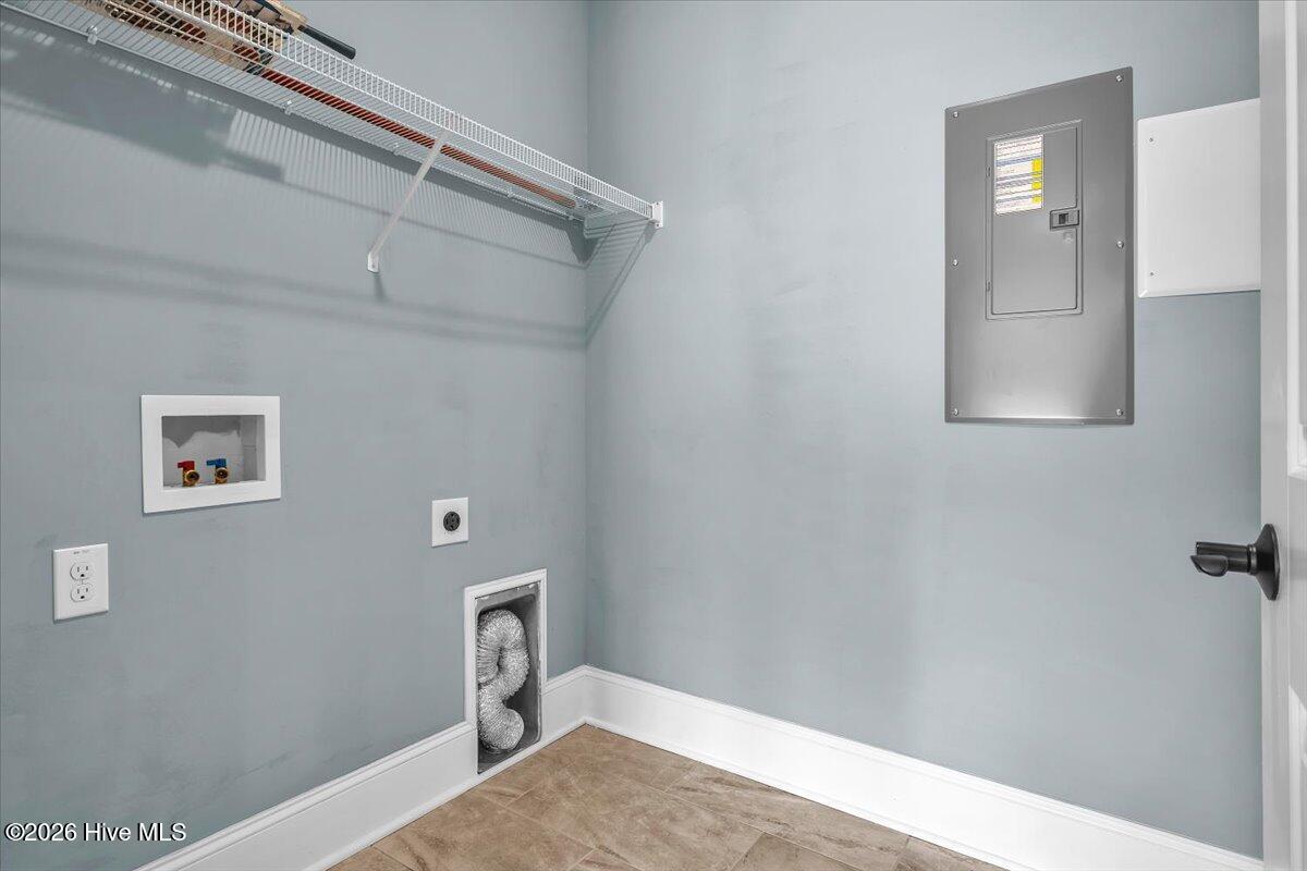 100558839 | Photo 36