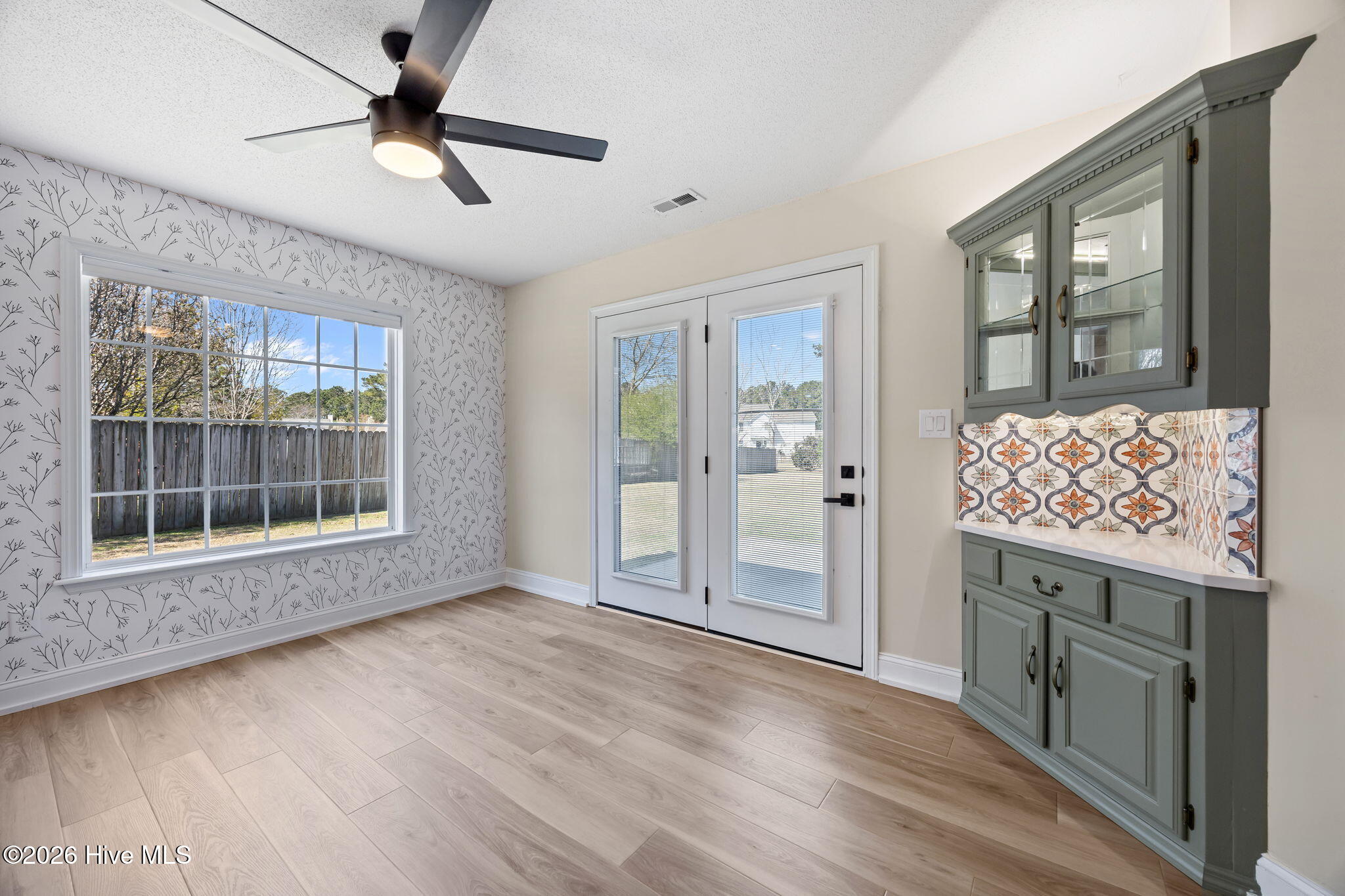 100561724 | Photo 18