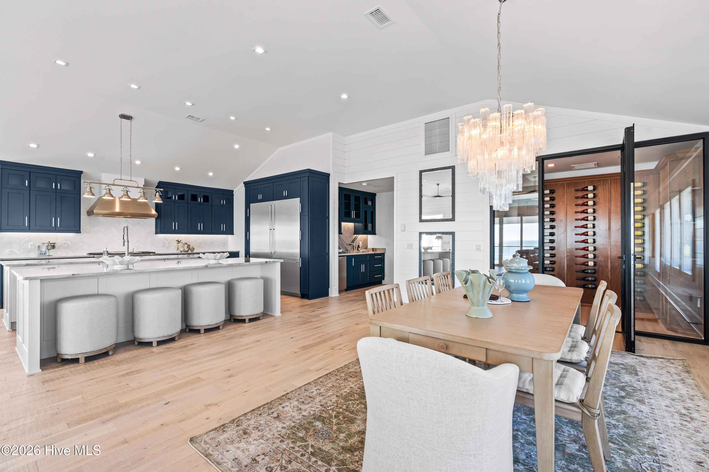 100558368 | Photo 23