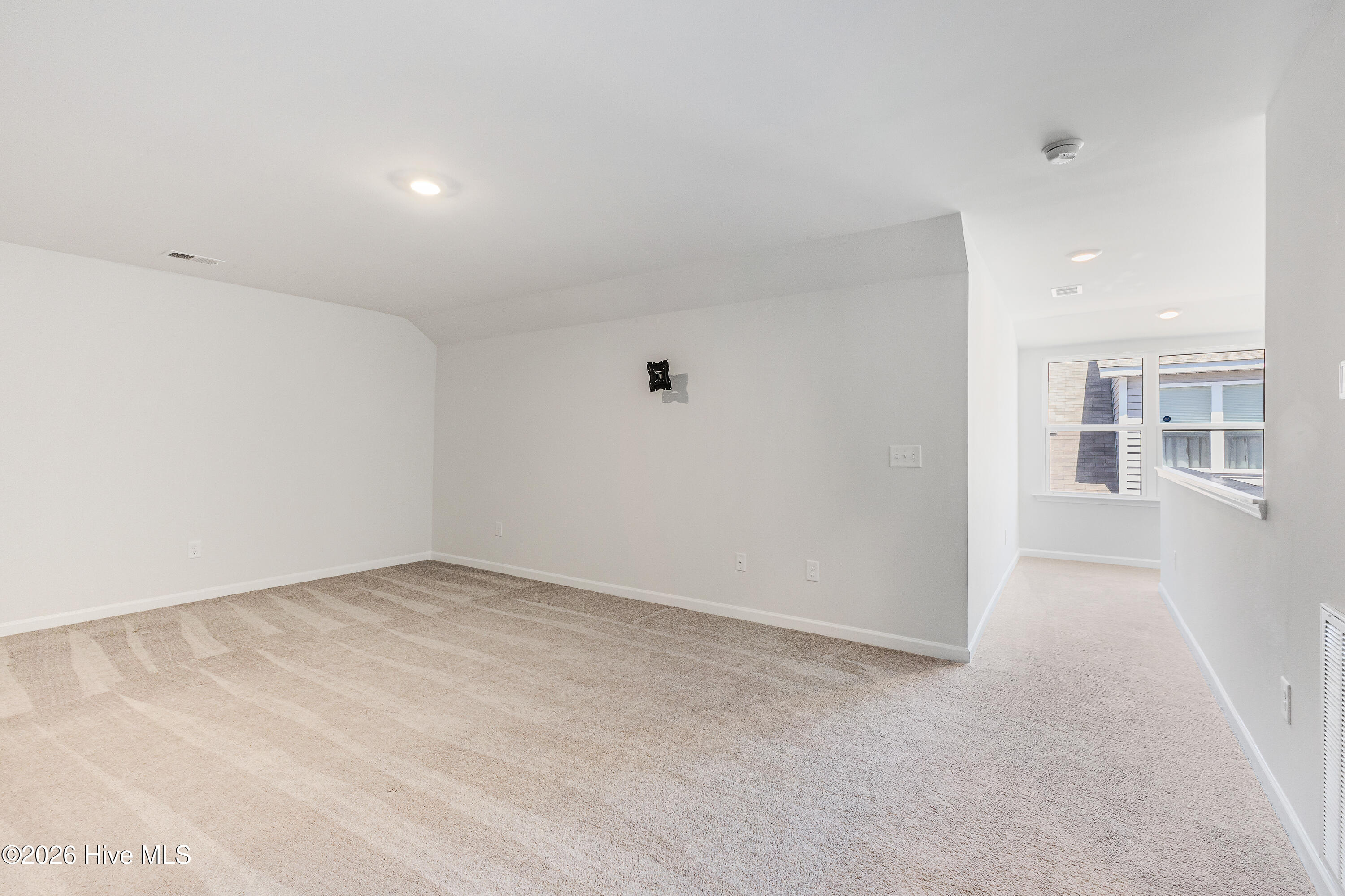 100521011 | Photo 35