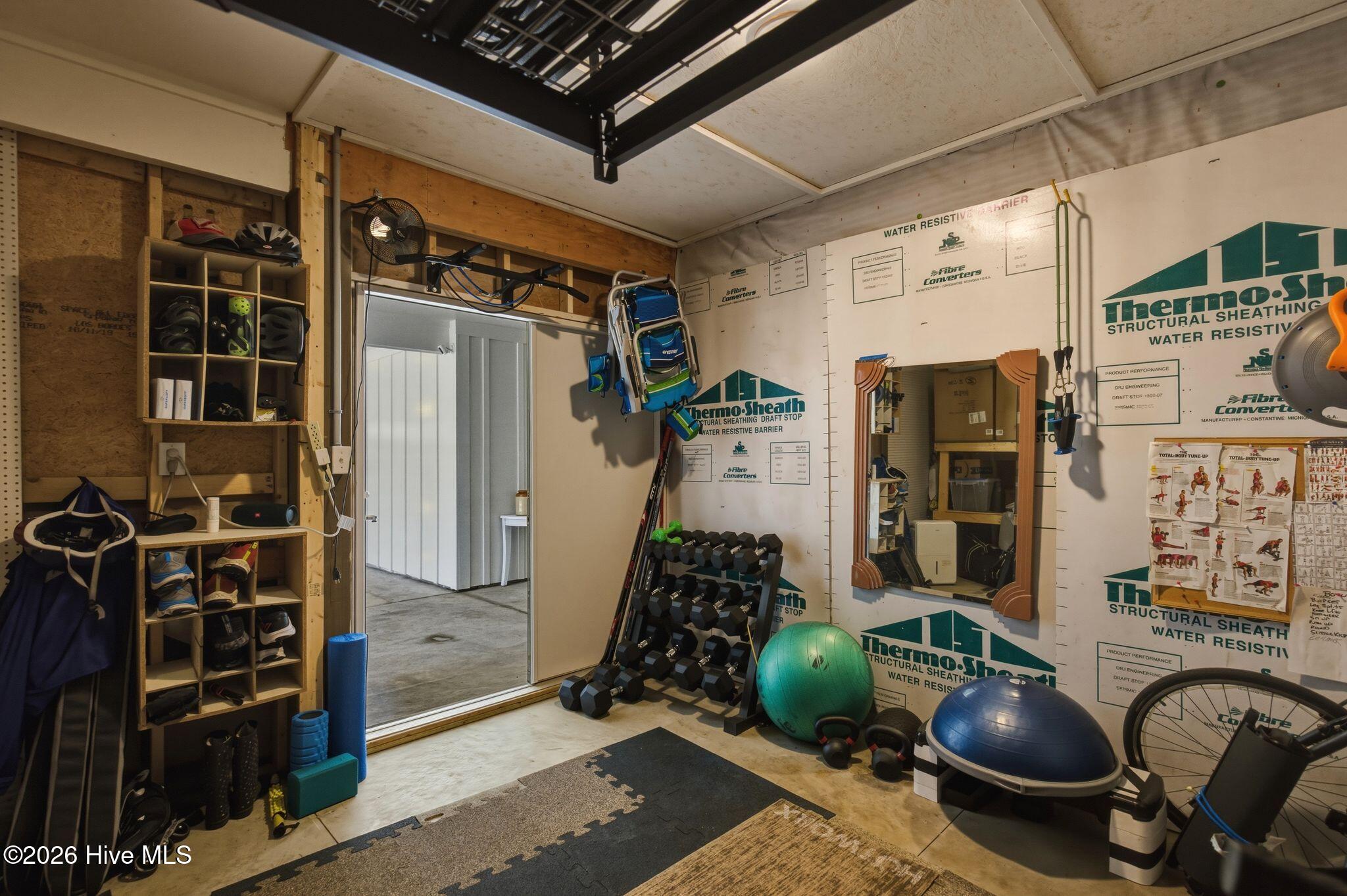 100562049 | Photo 81