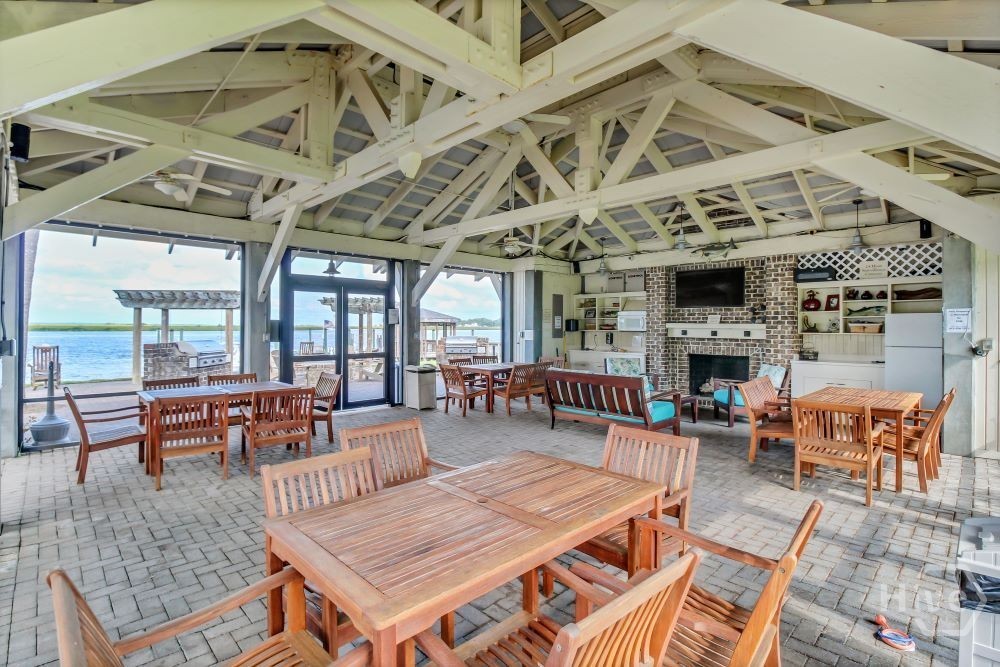 River House with Fireplace and access to Double outside gas Grills and Swing overlooking the Ogeechee River