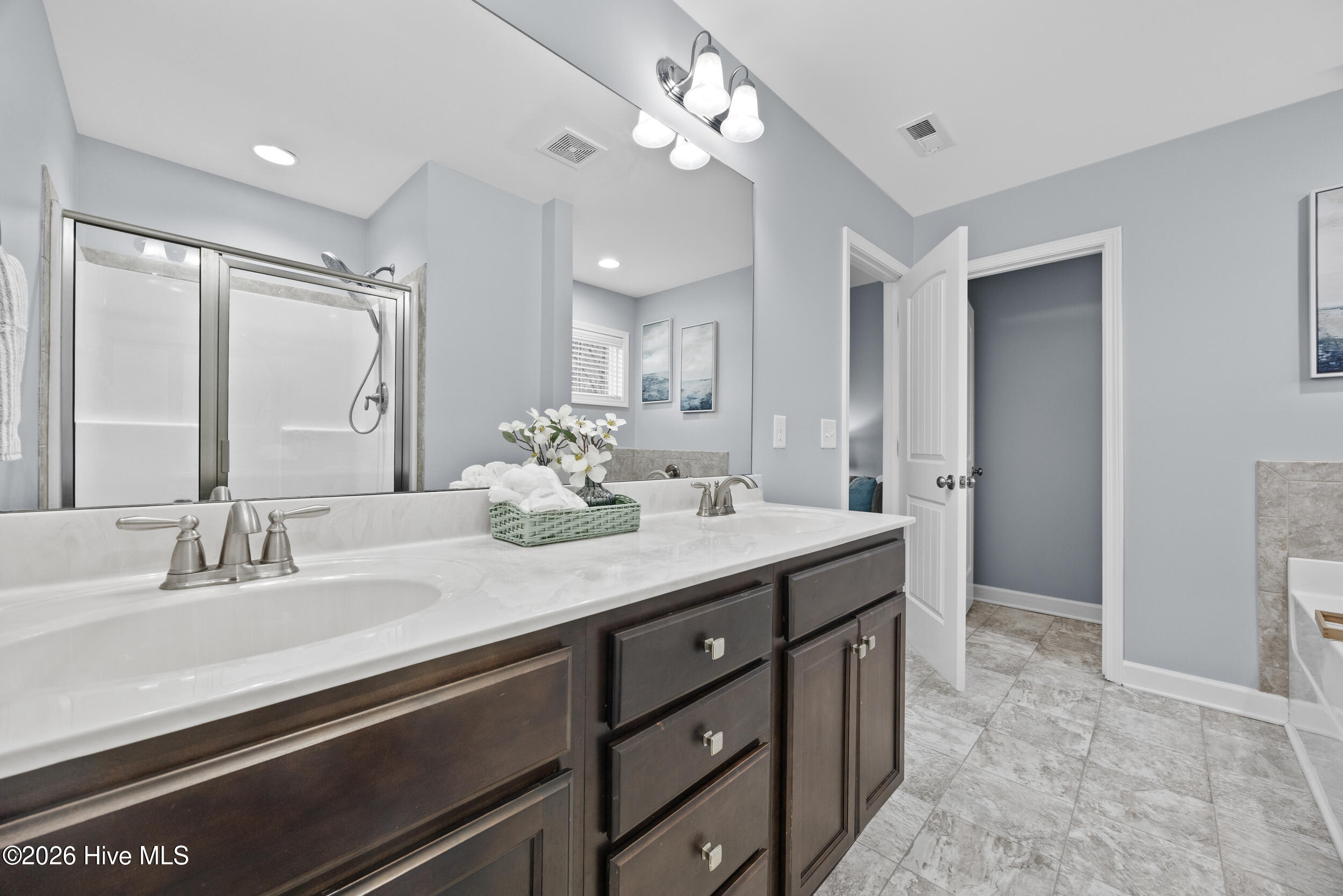 100557313 | Photo 34