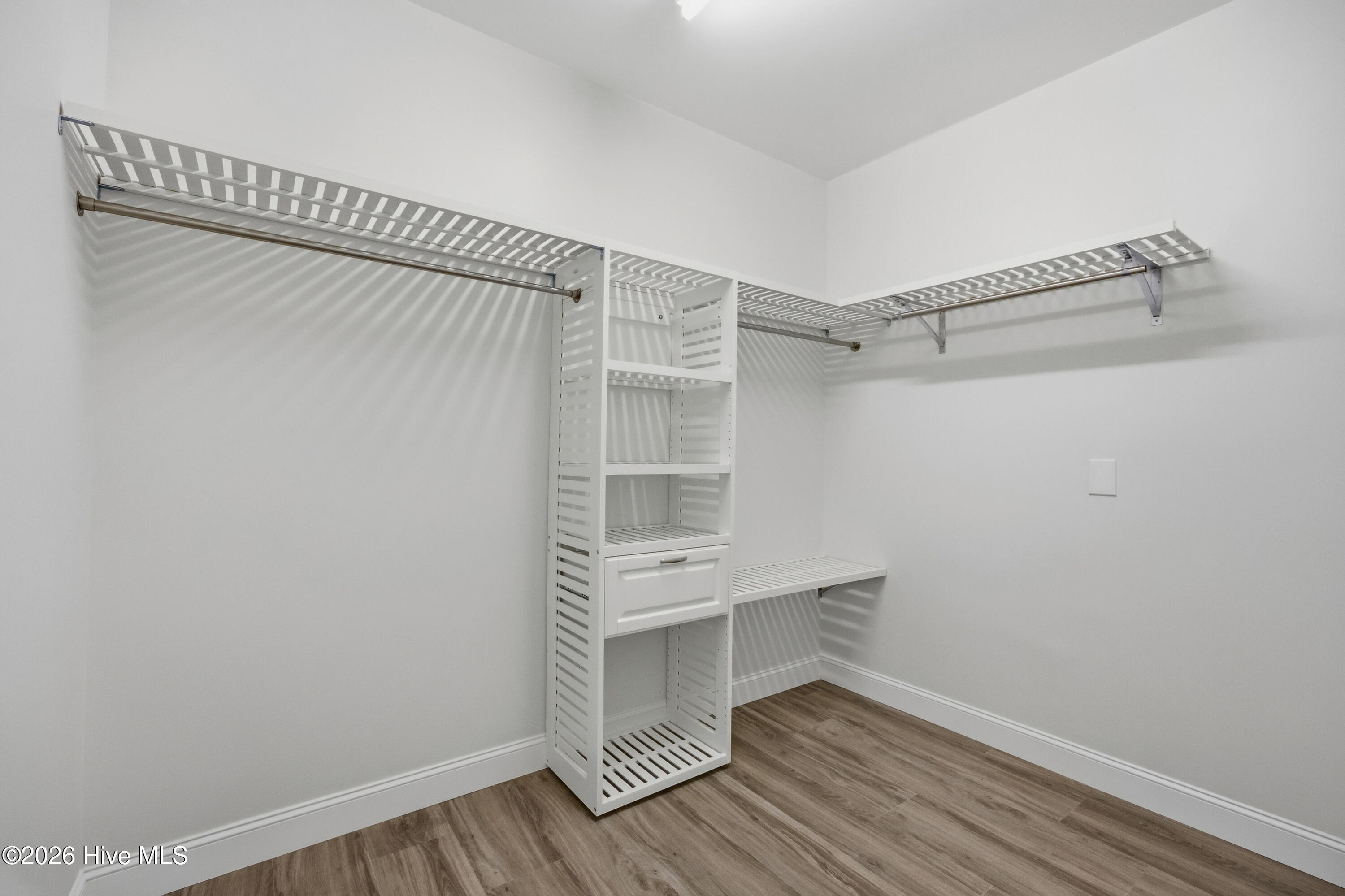 100569941 | Photo 48