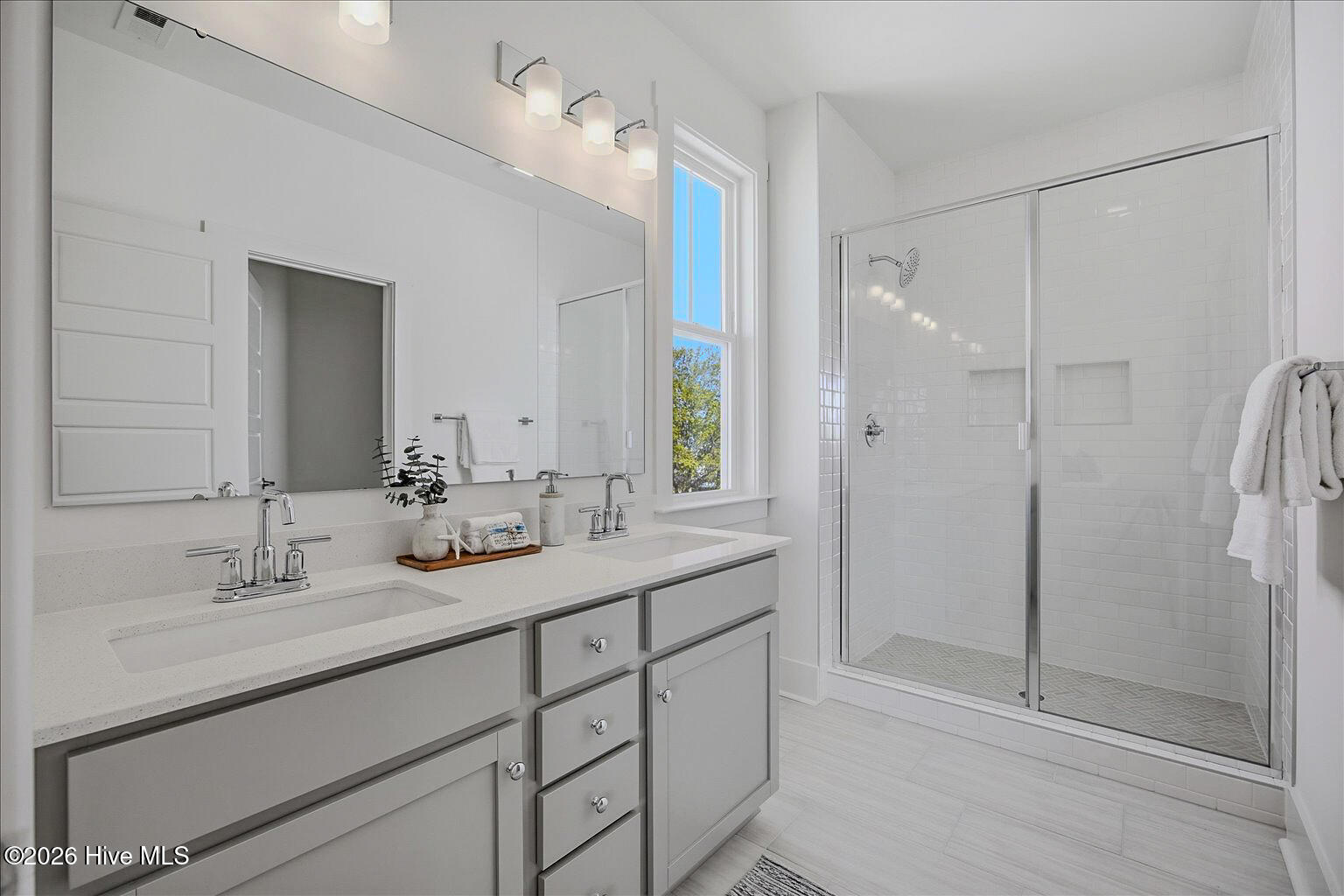 100561873 | Photo 19