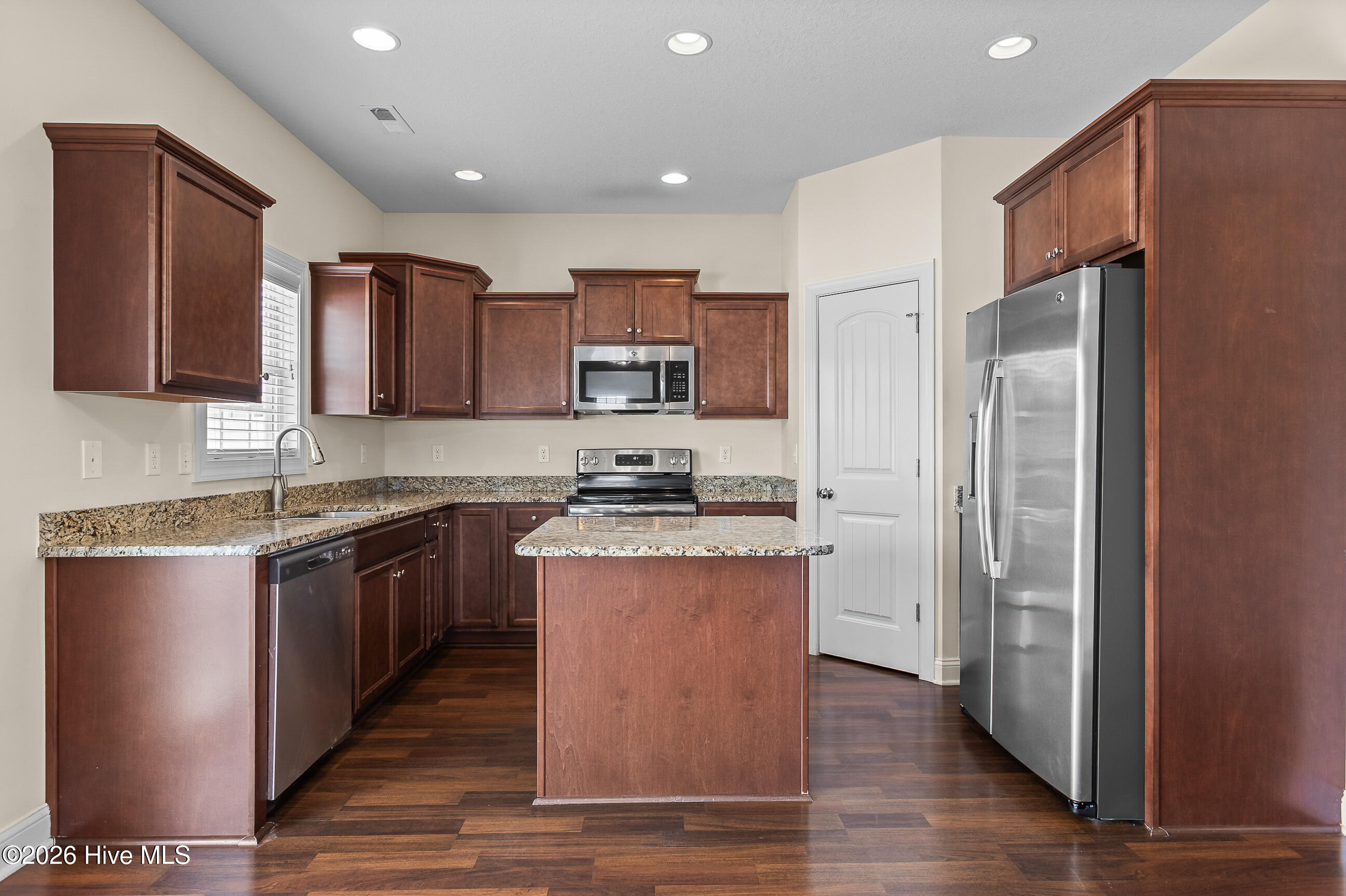 100557533 | Photo 12