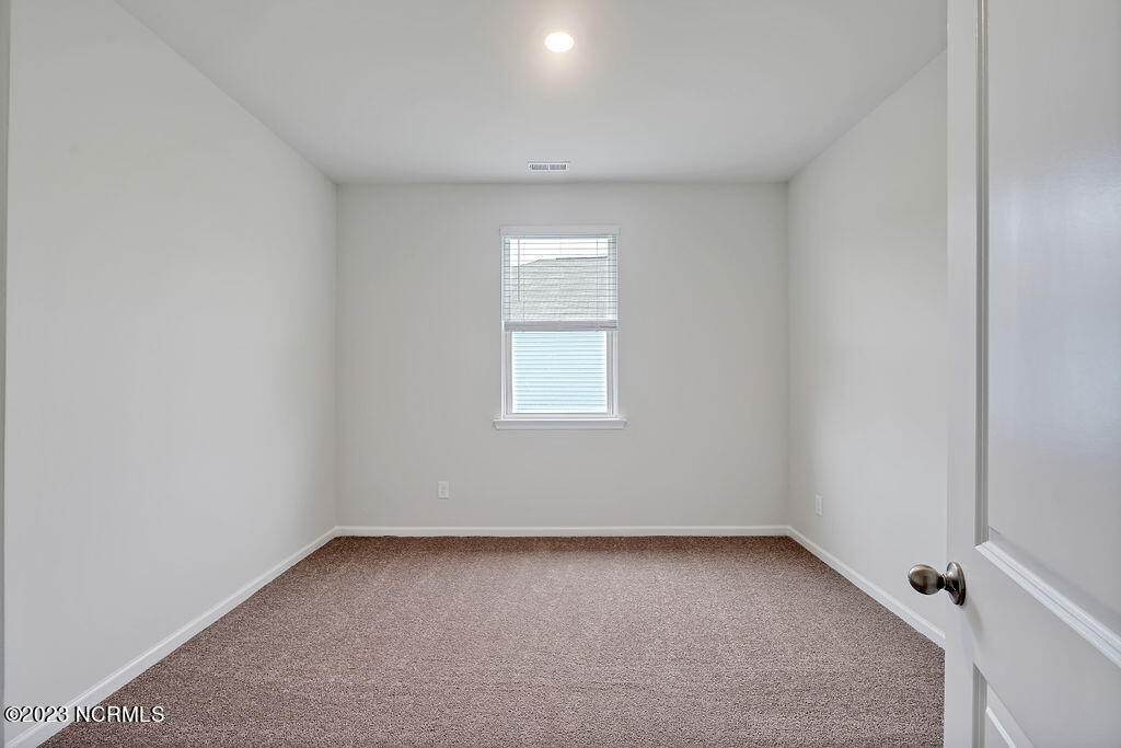 100561083 | Photo 21