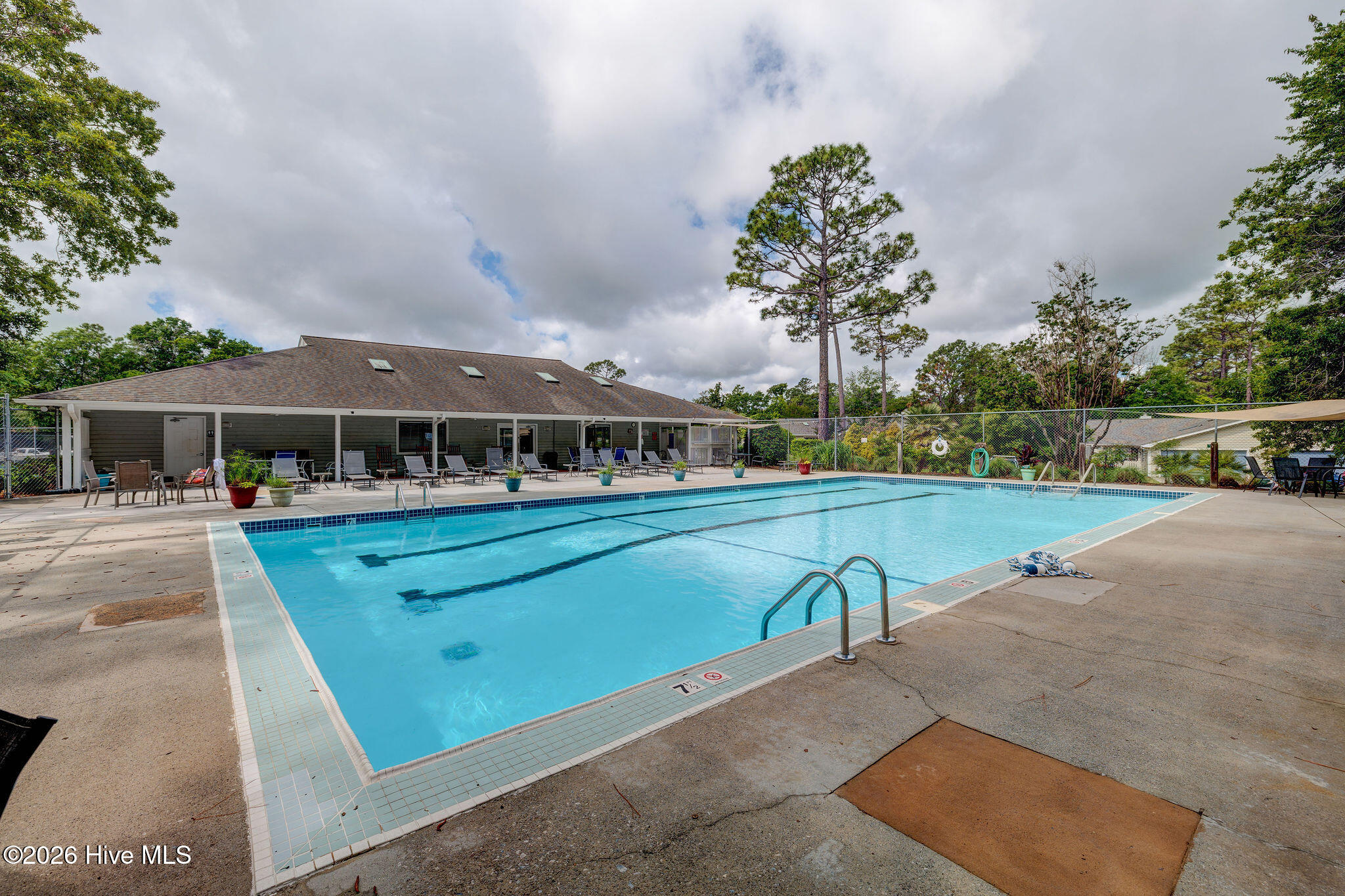 100563726 | Photo 47