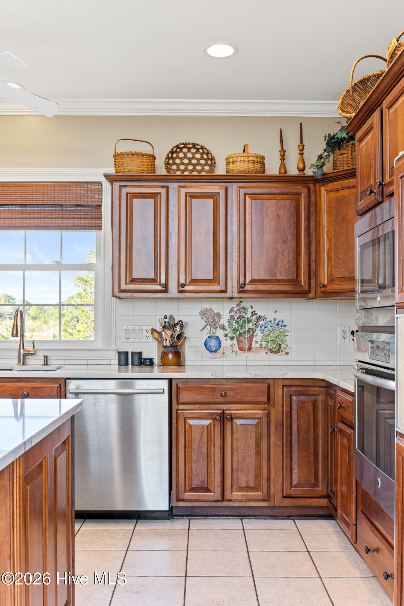 100558042 | Photo 24