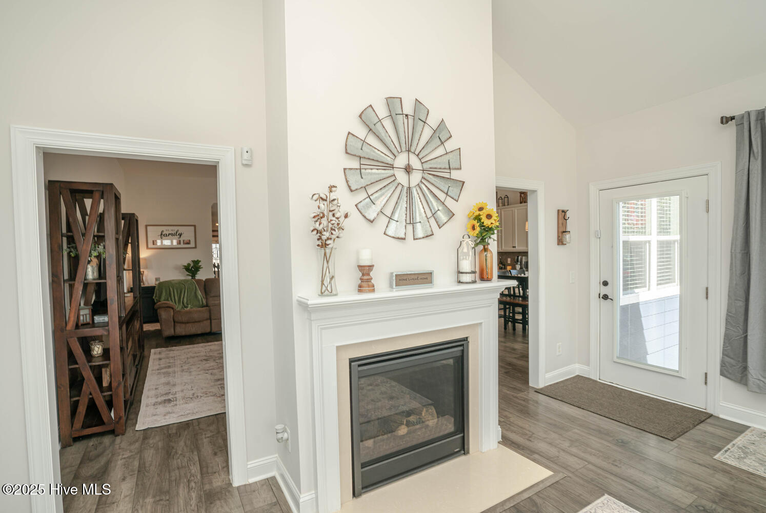 100547229 | Photo 24